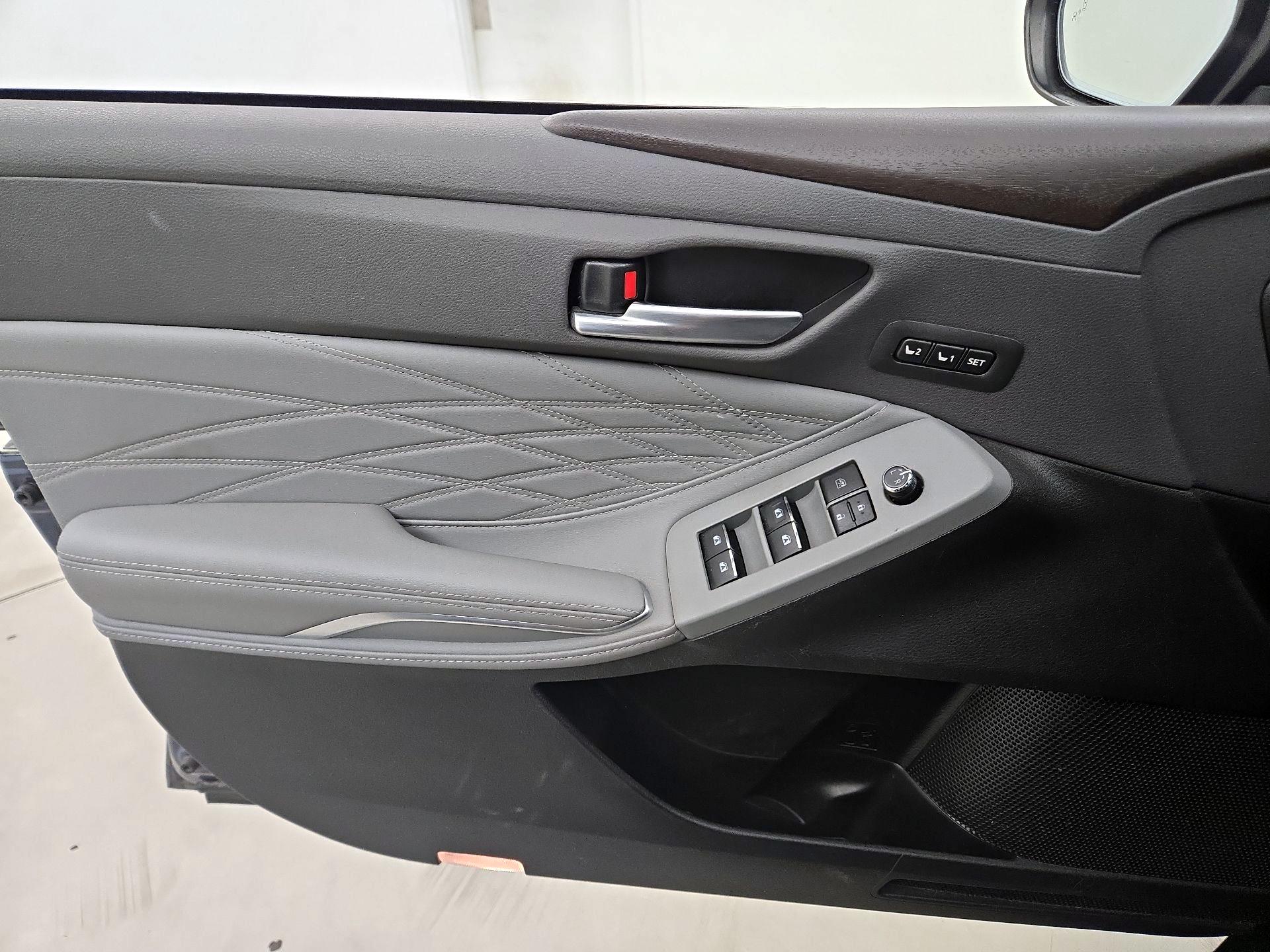 Thumbnail: 2021 Toyota Avalon - 12