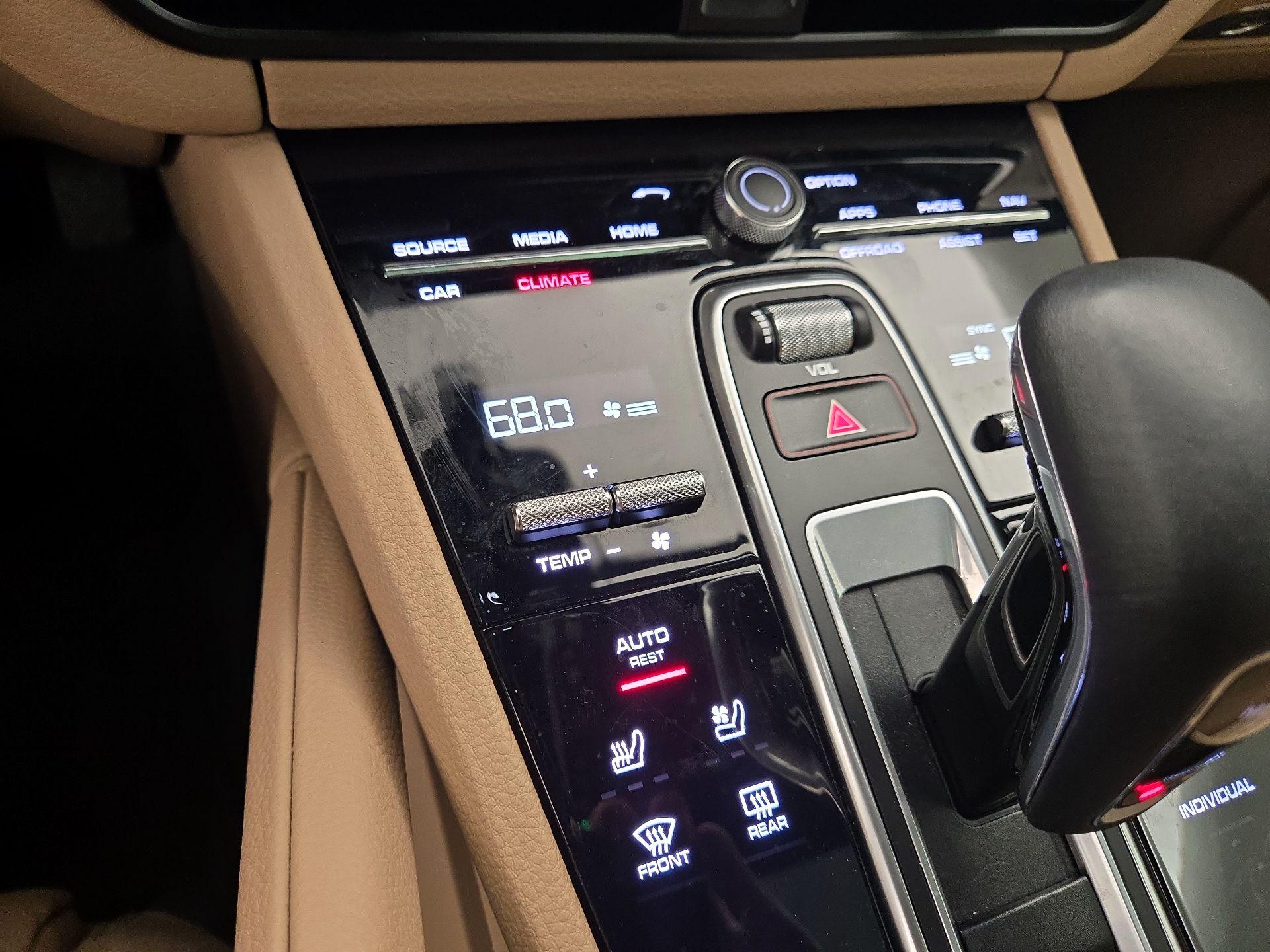 Thumbnail: 2023 Porsche Cayenne - 17