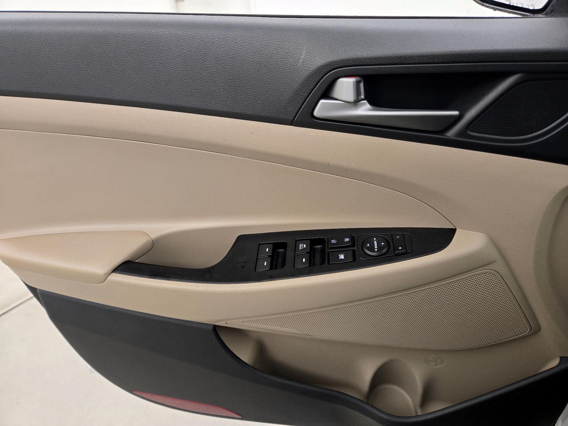 Thumbnail: 2017 Hyundai Tucson - 12