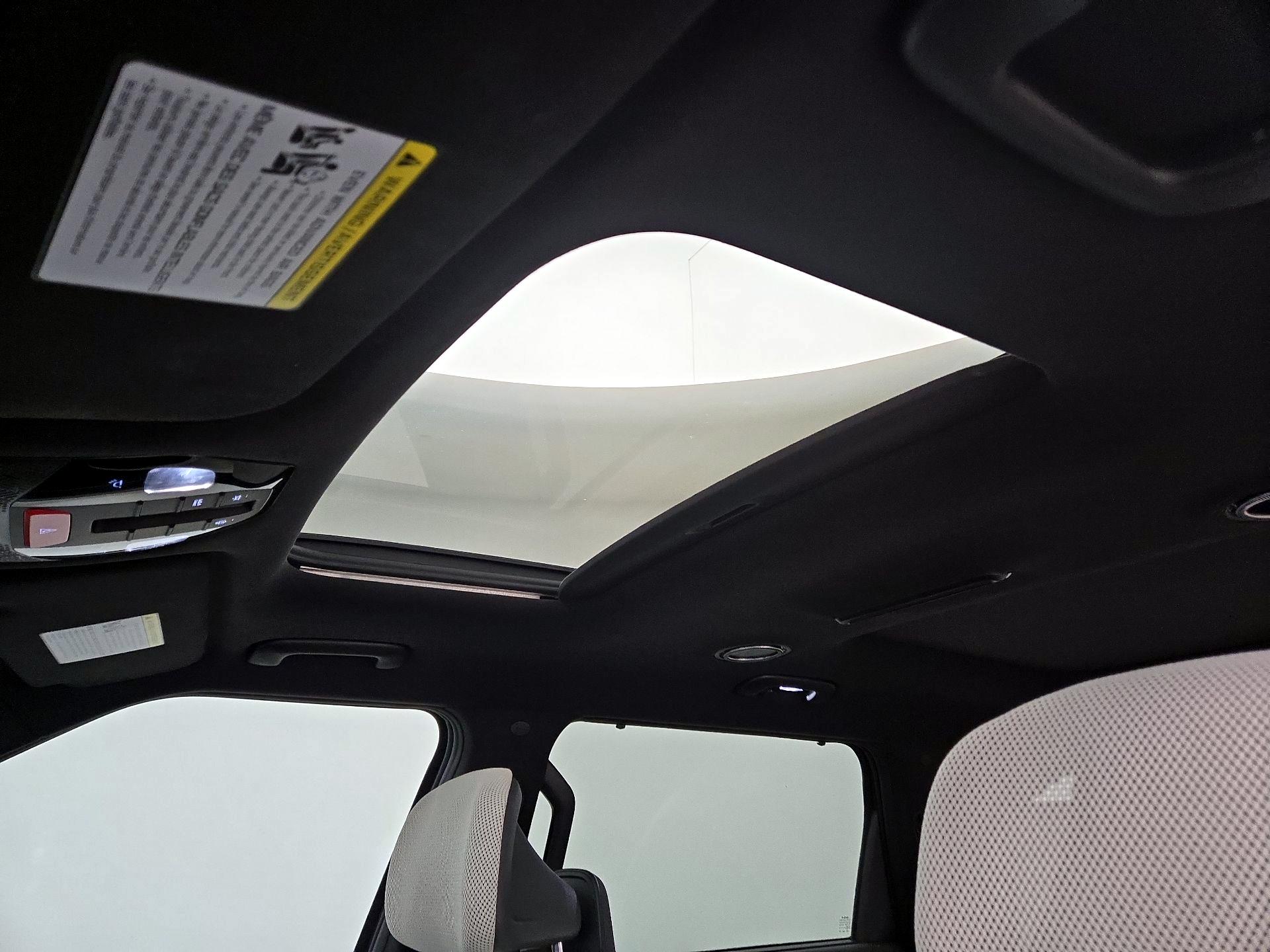 Thumbnail: 2024 Kia EV9 - 20