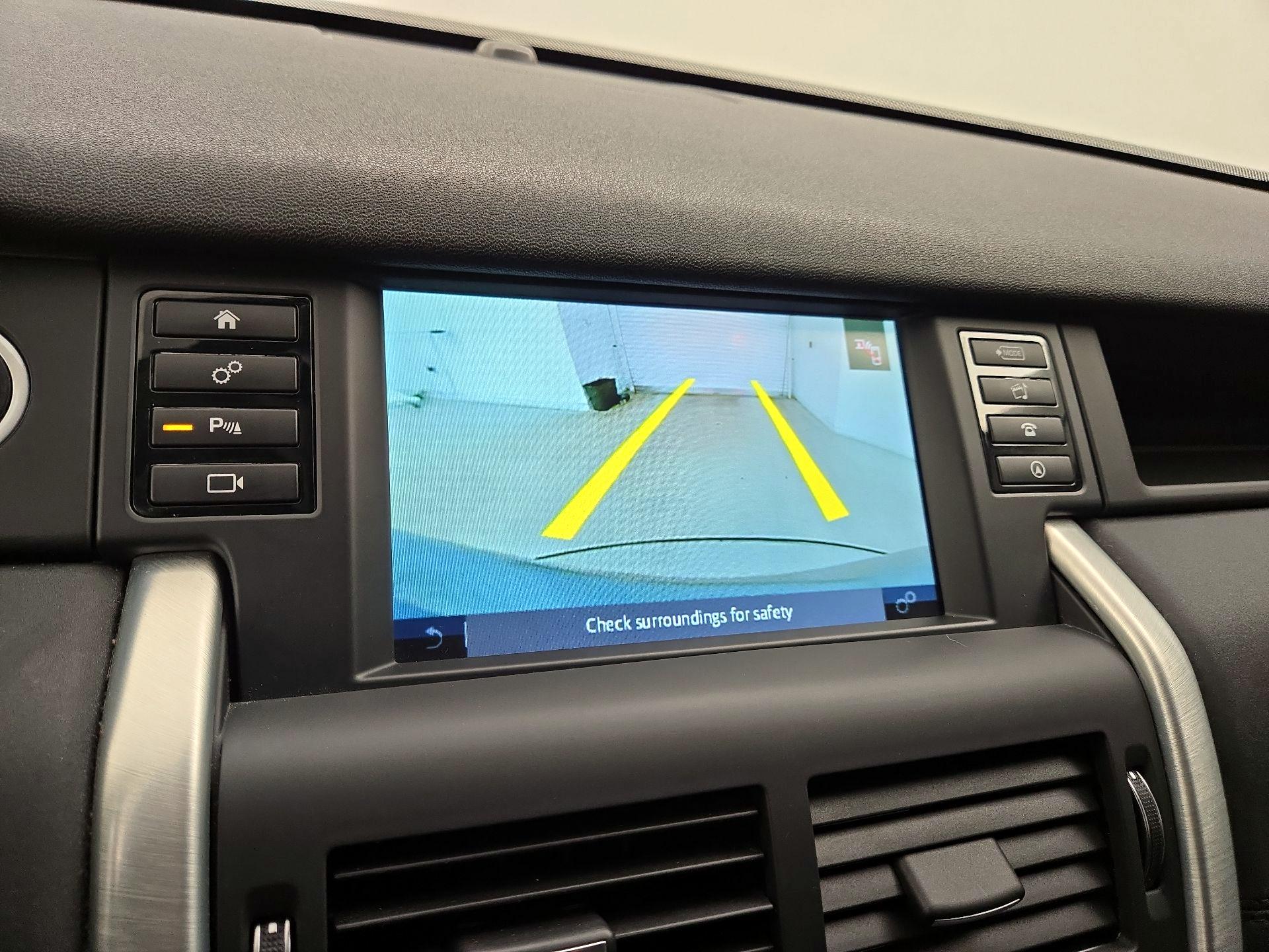 Thumbnail: 2019 Land Rover Discovery Sport - 15