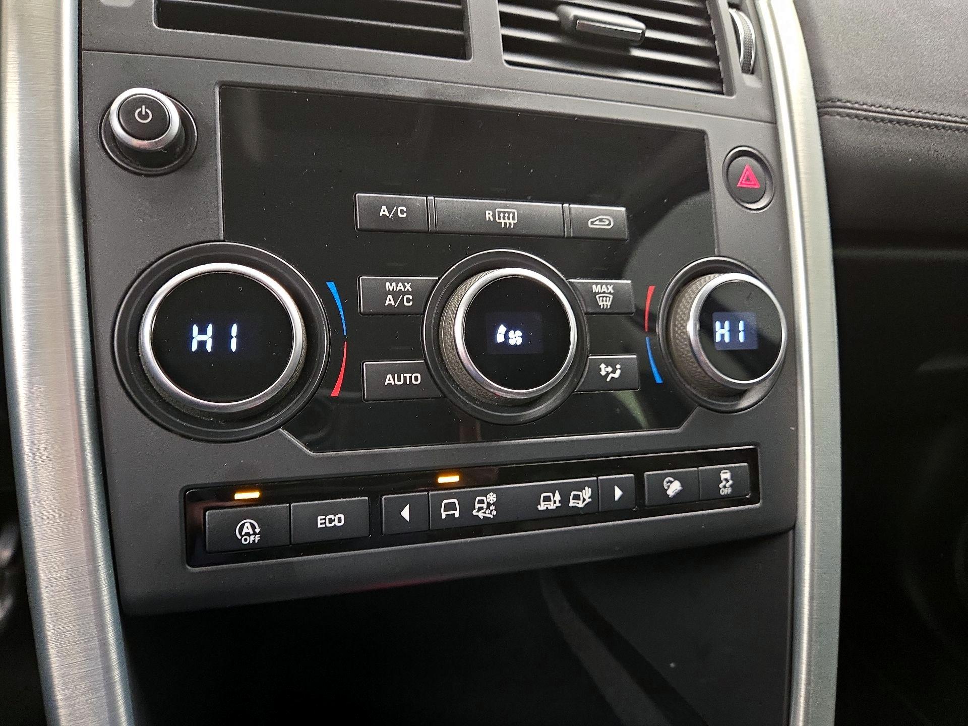 Thumbnail: 2019 Land Rover Discovery Sport - 17