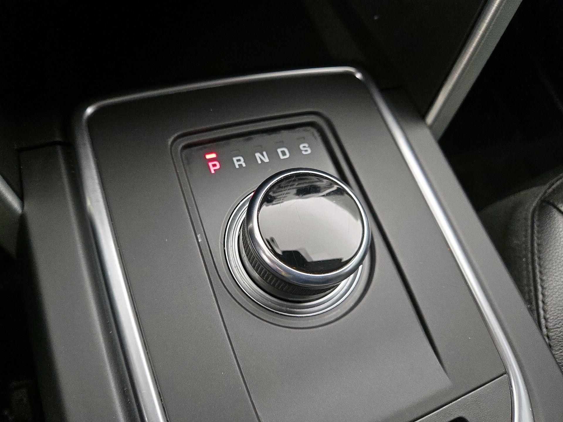 Thumbnail: 2019 Land Rover Discovery Sport - 18