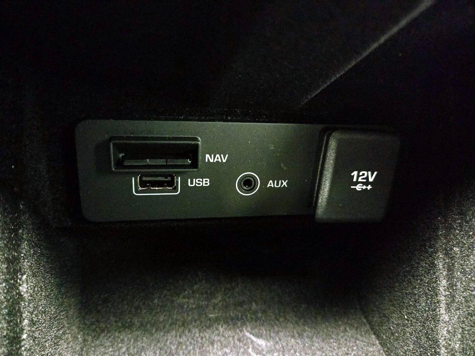 Thumbnail: 2019 Land Rover Discovery Sport - 19