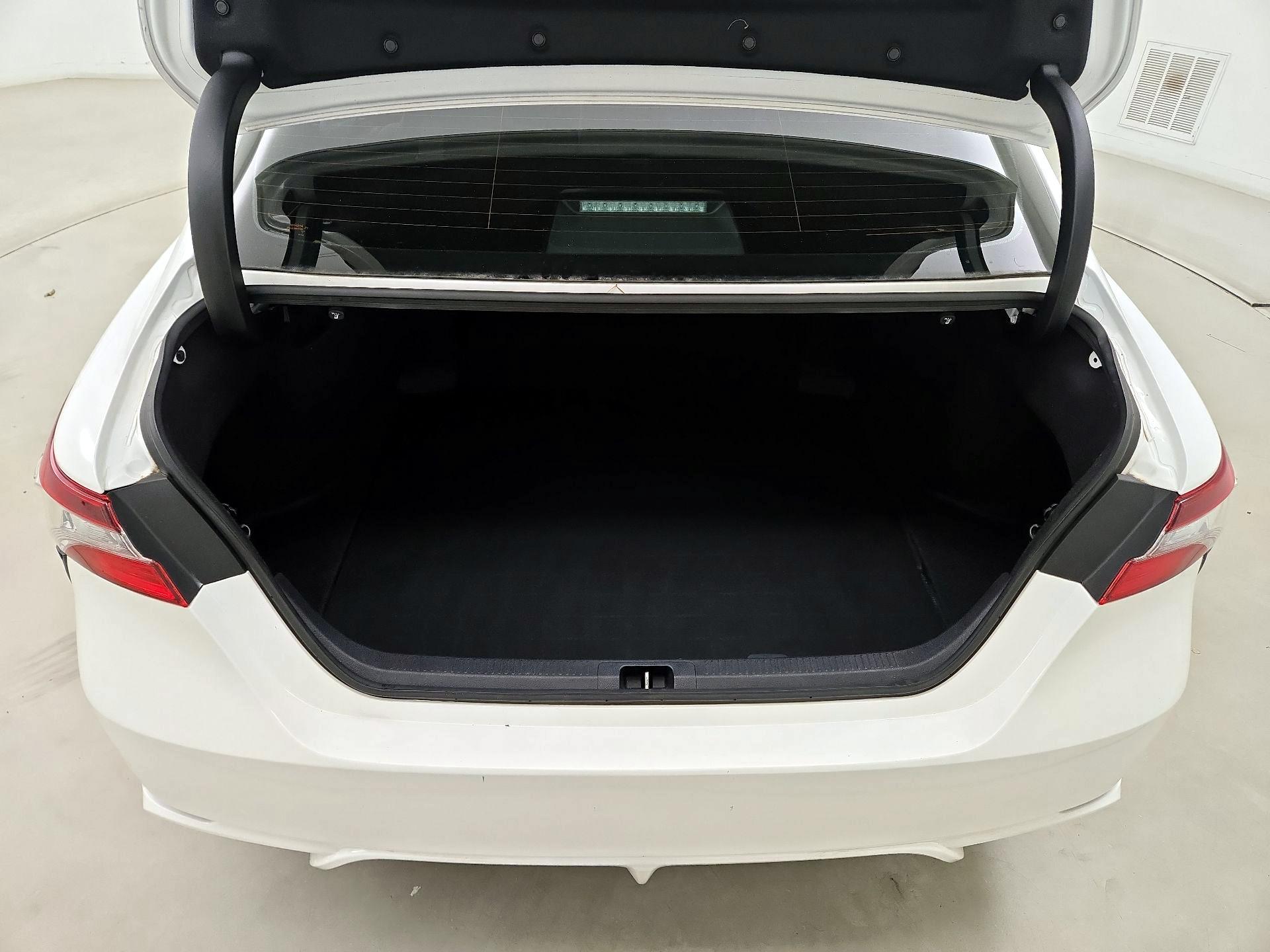 Thumbnail: 2021 Toyota Camry - 20