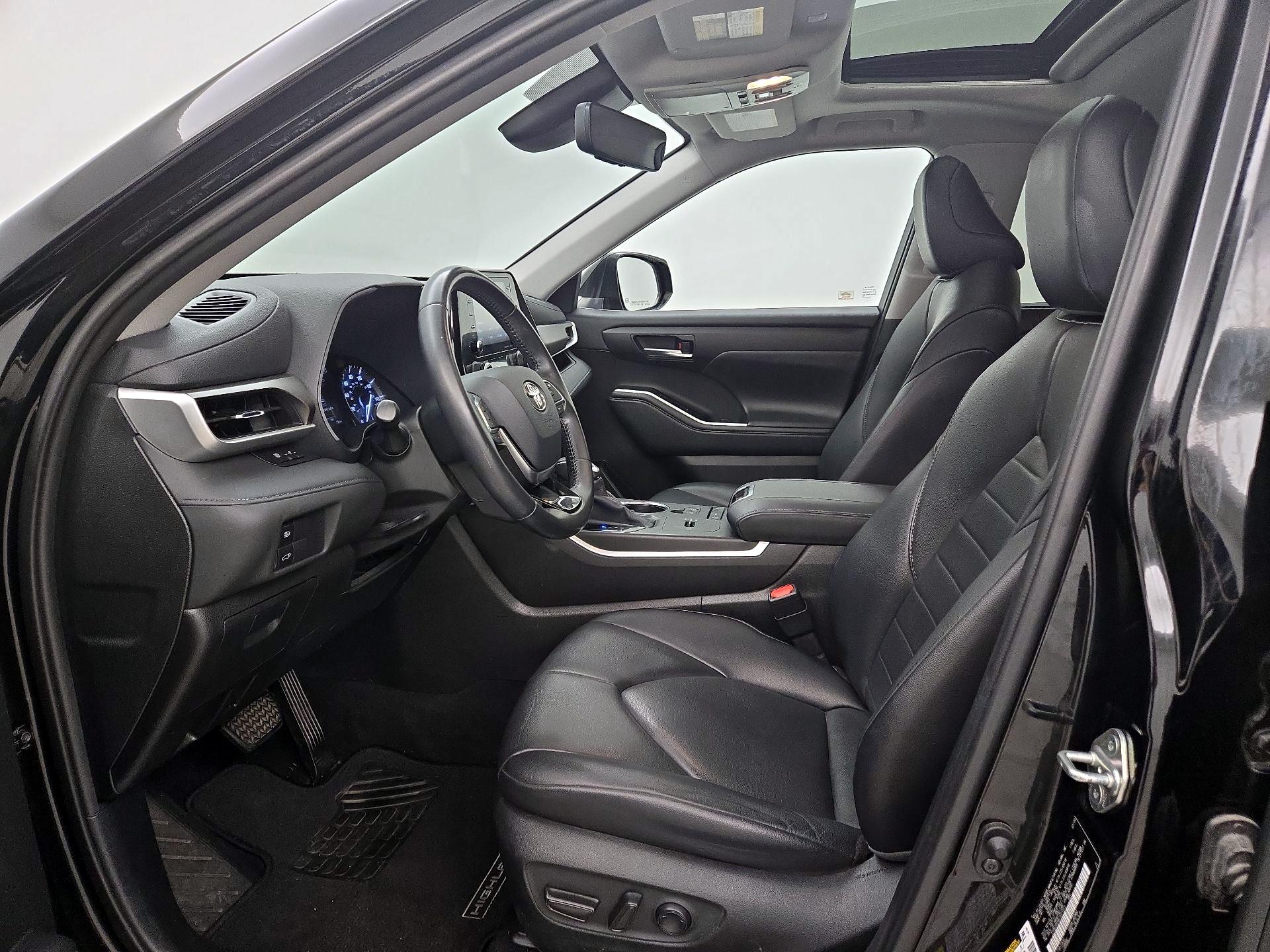 Thumbnail: 2020 Toyota Highlander - 11