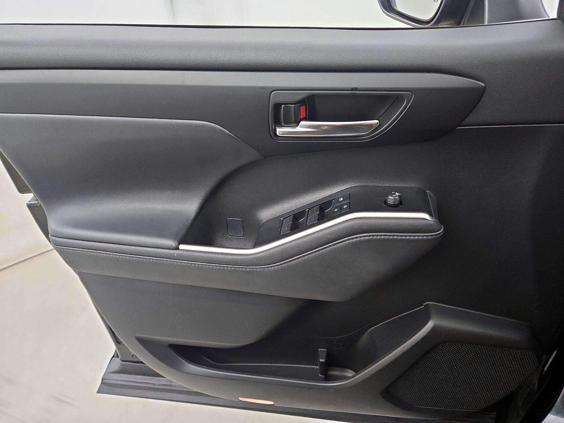 Thumbnail: 2020 Toyota Highlander - 12