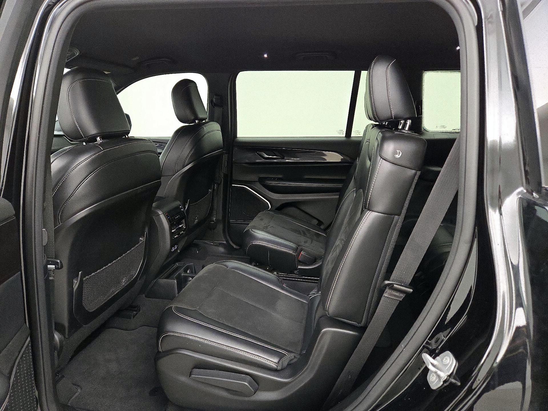 Thumbnail: 2022 Jeep Grand Cherokee L - 19