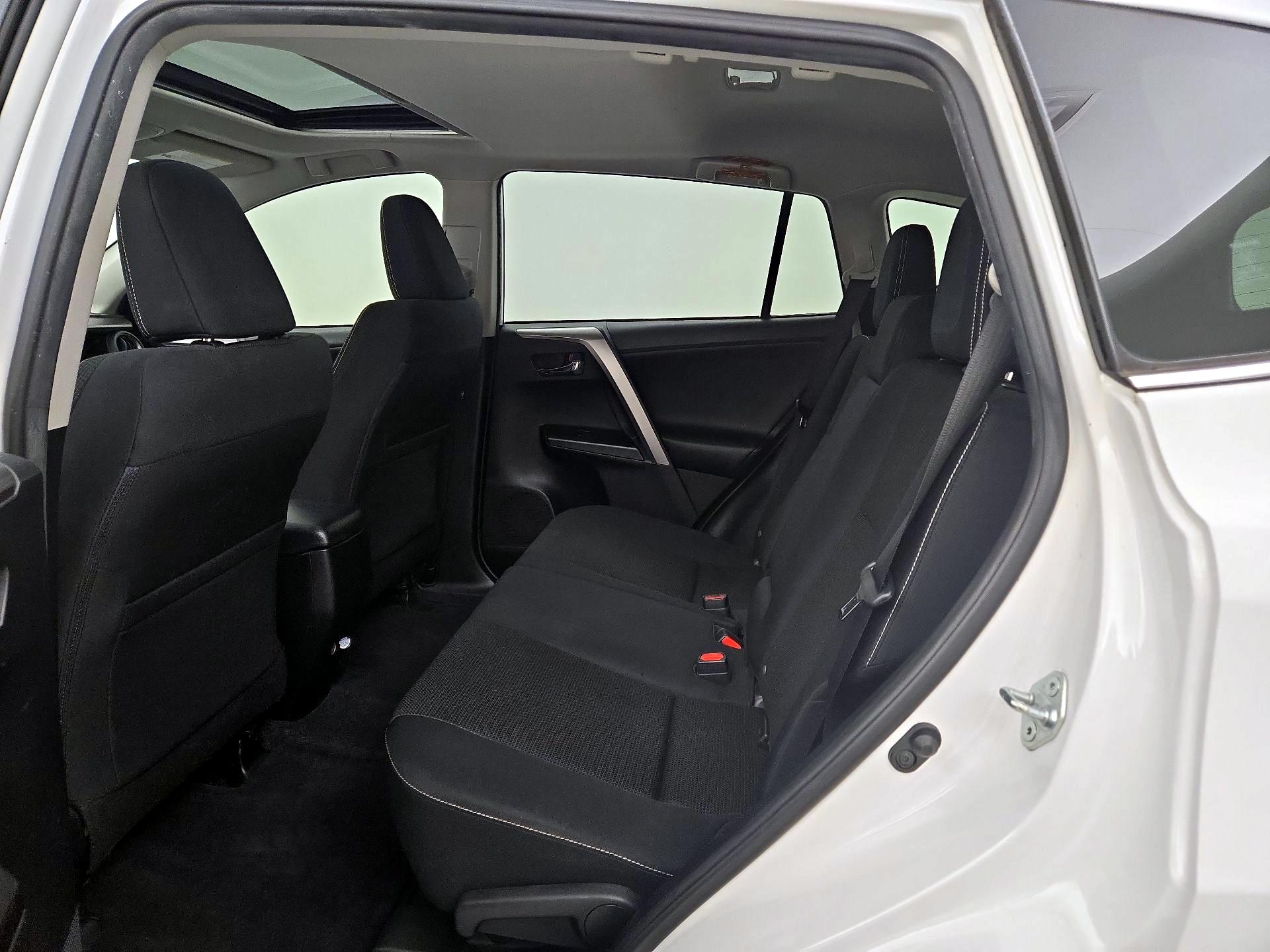 Thumbnail: 2017 Toyota RAV4 - 20