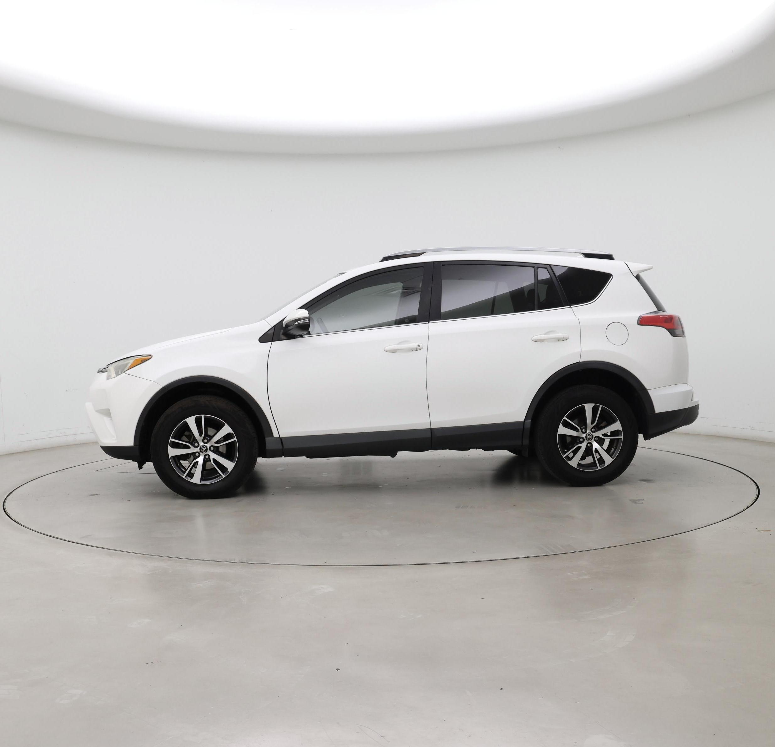 Thumbnail: 2017 Toyota RAV4 - 3