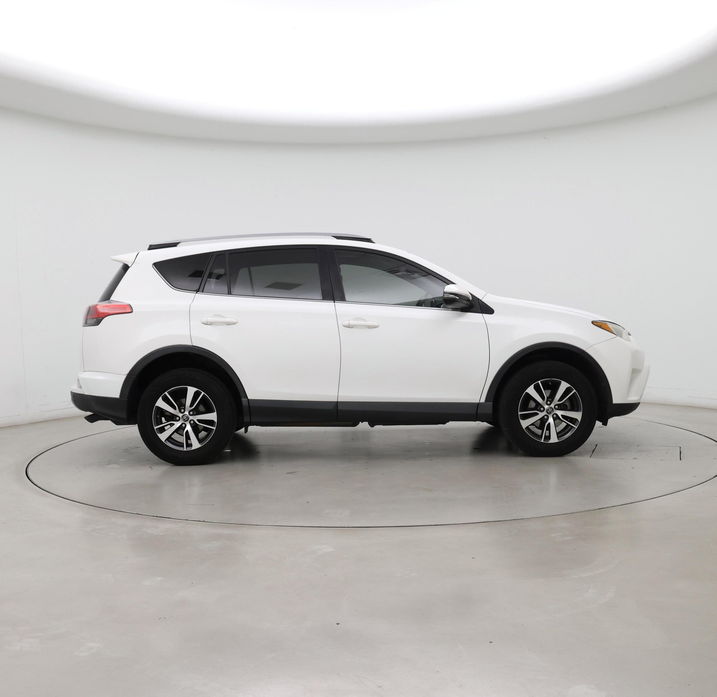 Thumbnail: 2017 Toyota RAV4 - 7