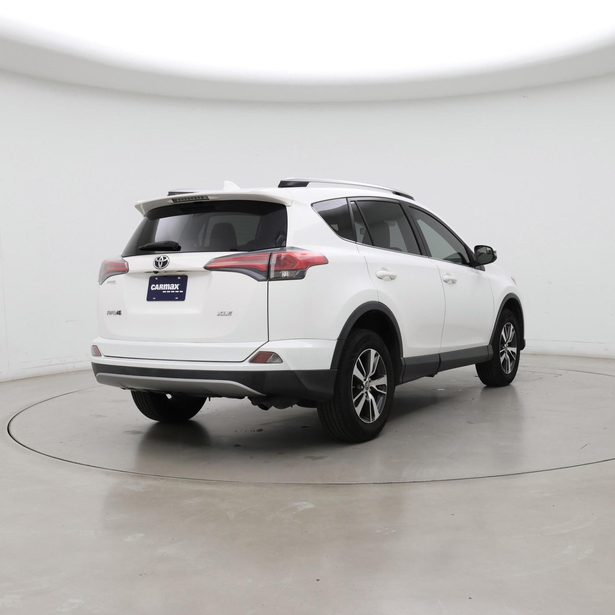 Thumbnail: 2017 Toyota RAV4 - 8