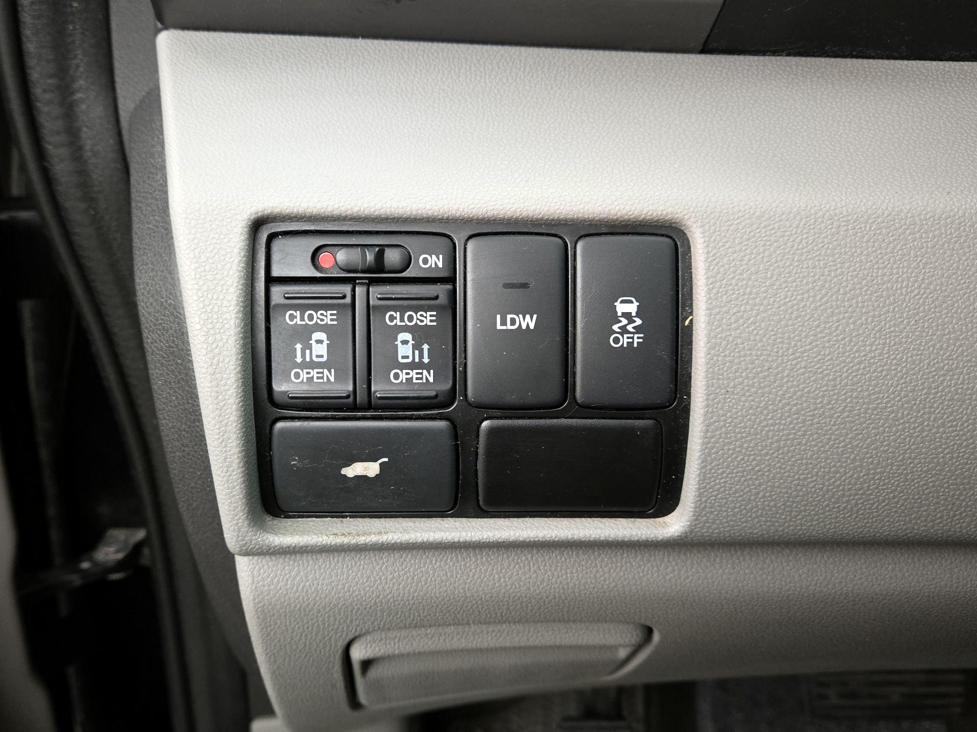 Thumbnail: 2015 Honda Odyssey - 13