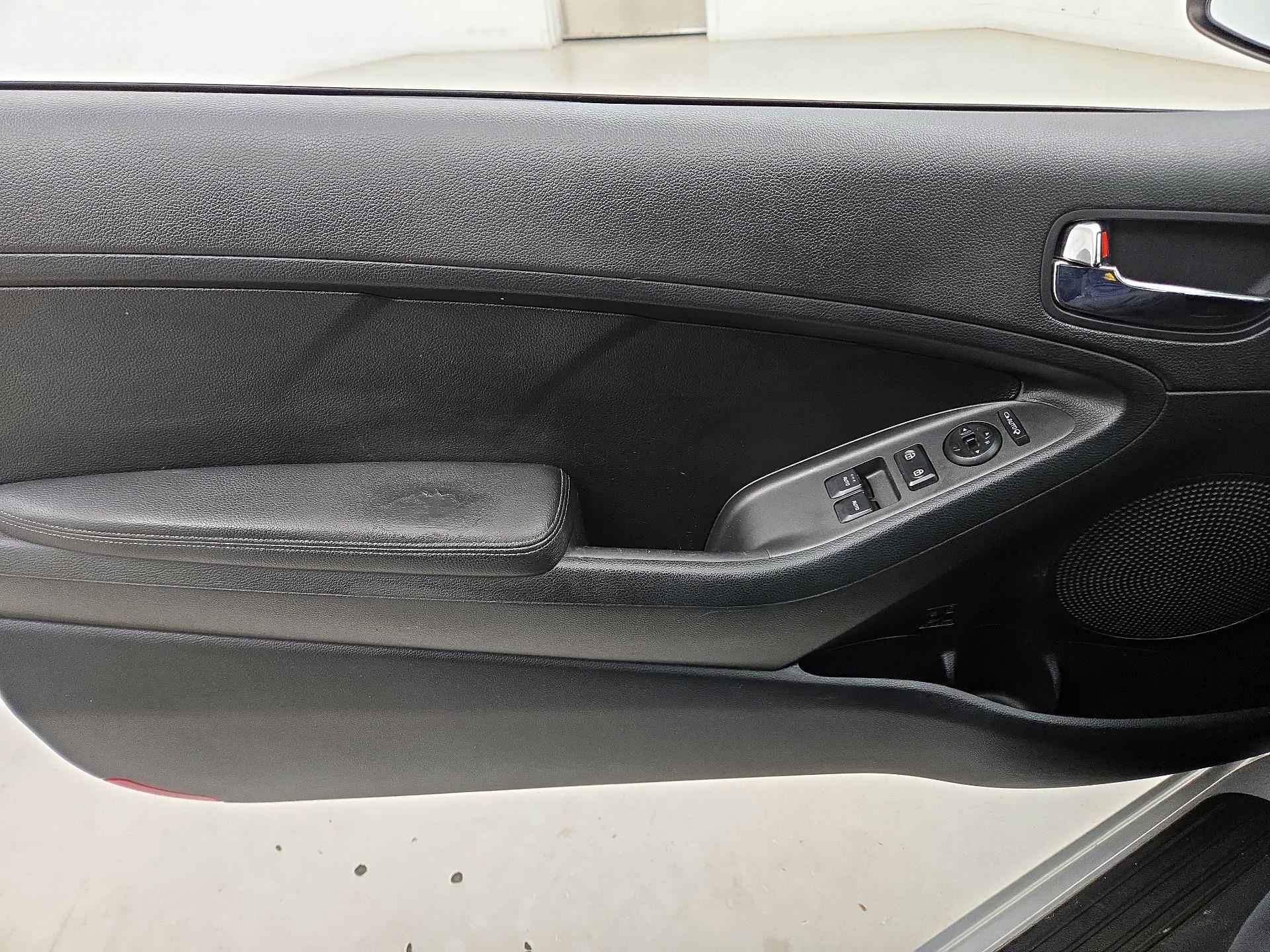 Thumbnail: 2015 Kia Forte - 12