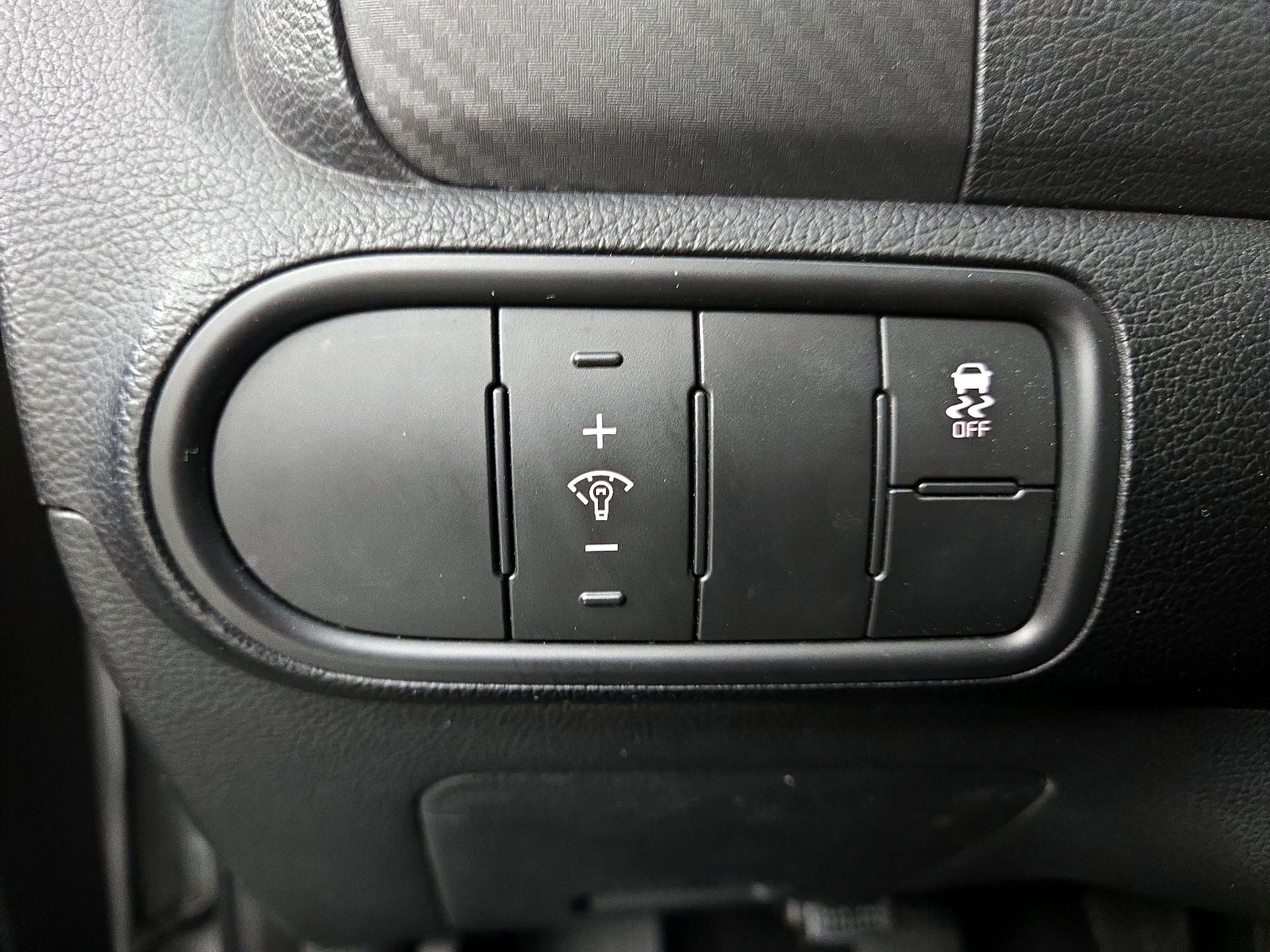 Thumbnail: 2015 Kia Forte - 13