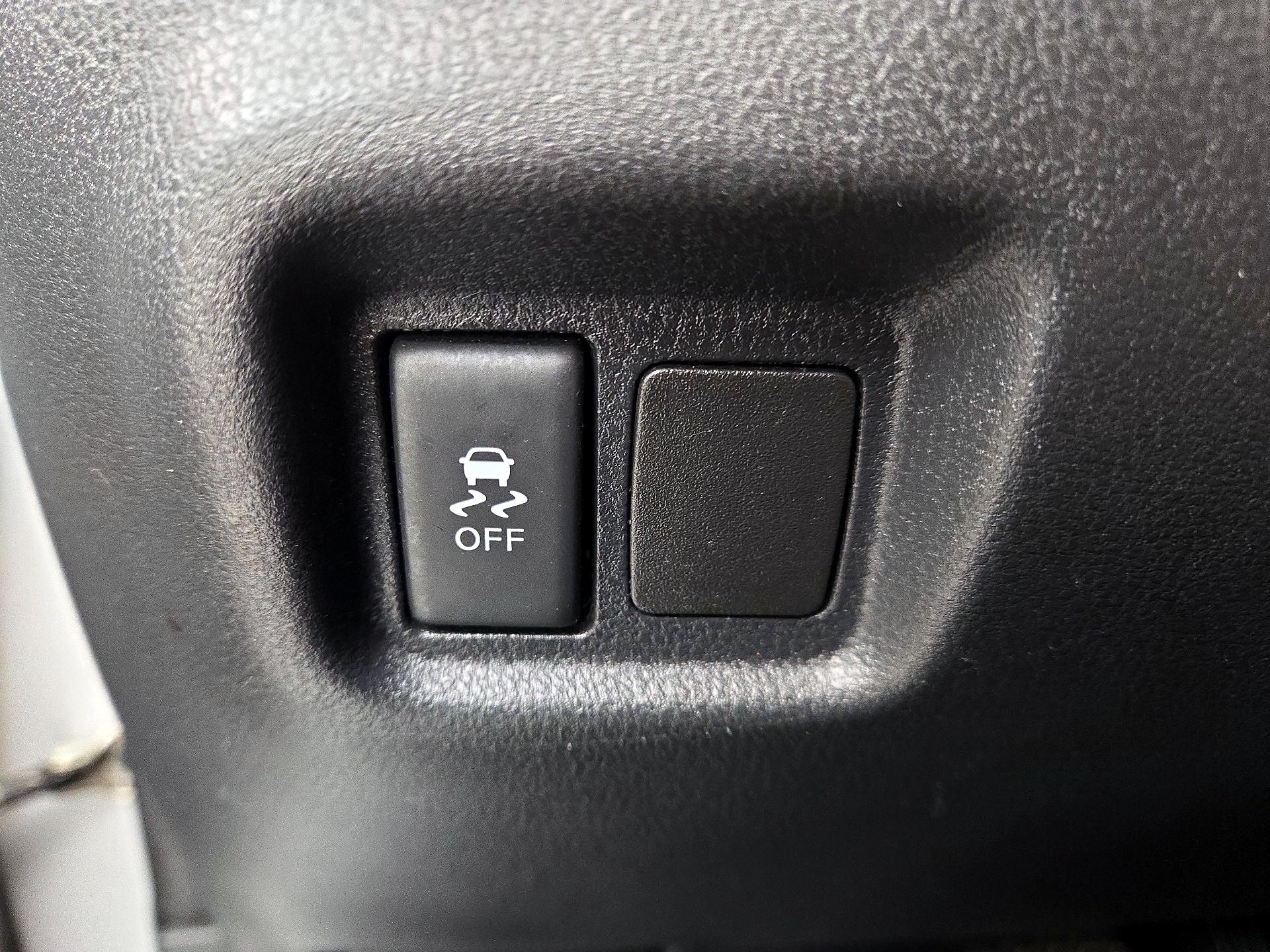 Thumbnail: 2015 Nissan Versa - 13