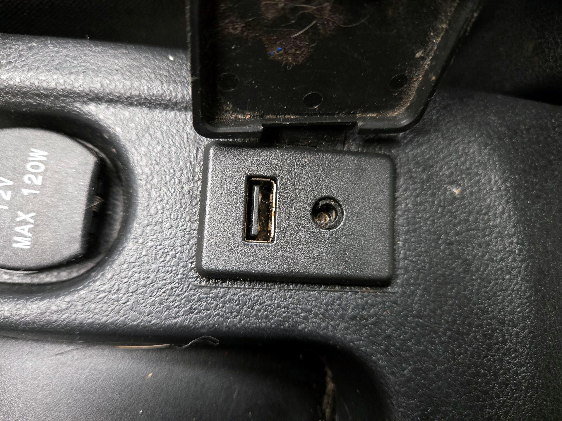 Thumbnail: 2015 Nissan Versa - 17