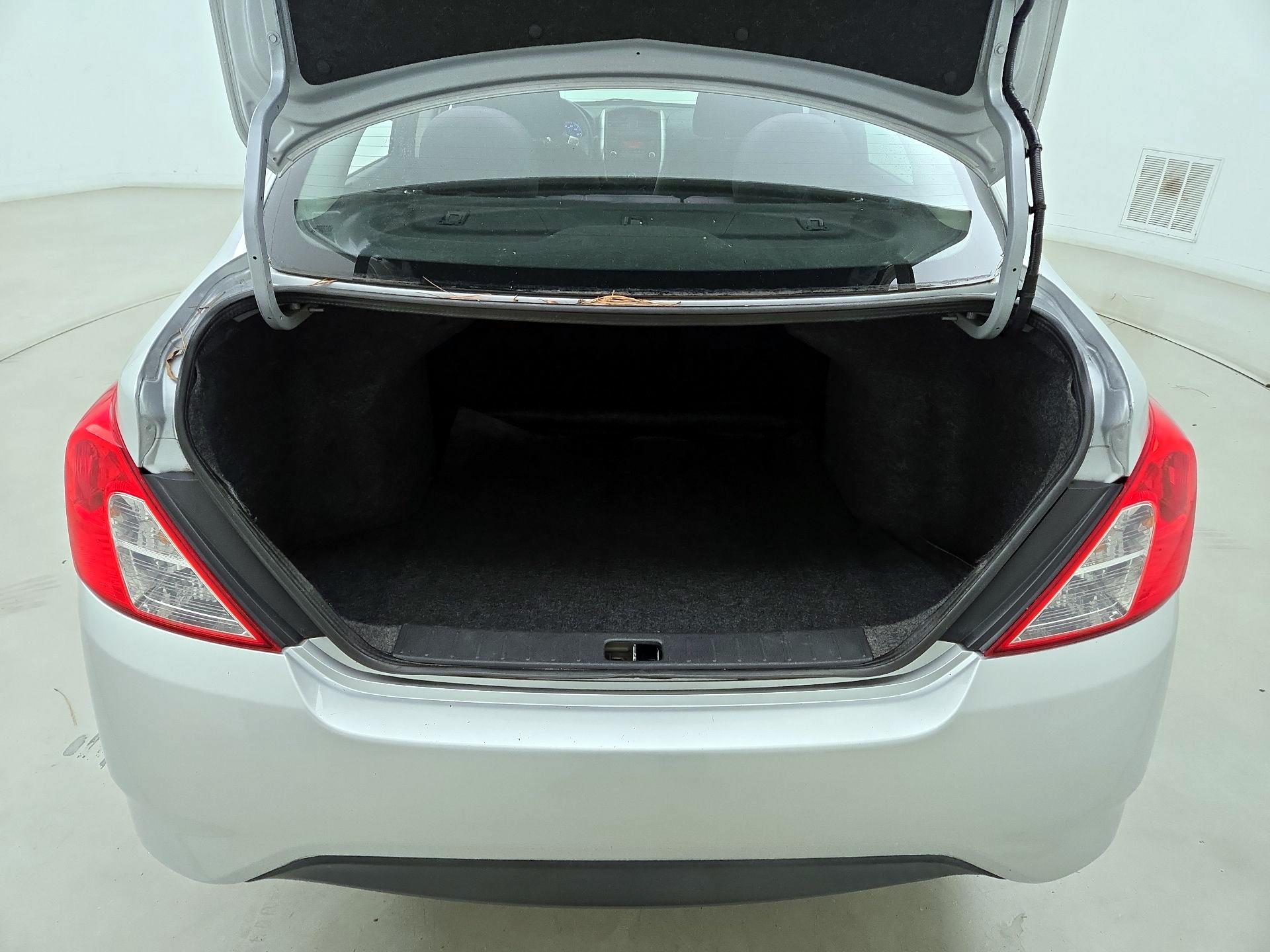 Thumbnail: 2015 Nissan Versa - 19