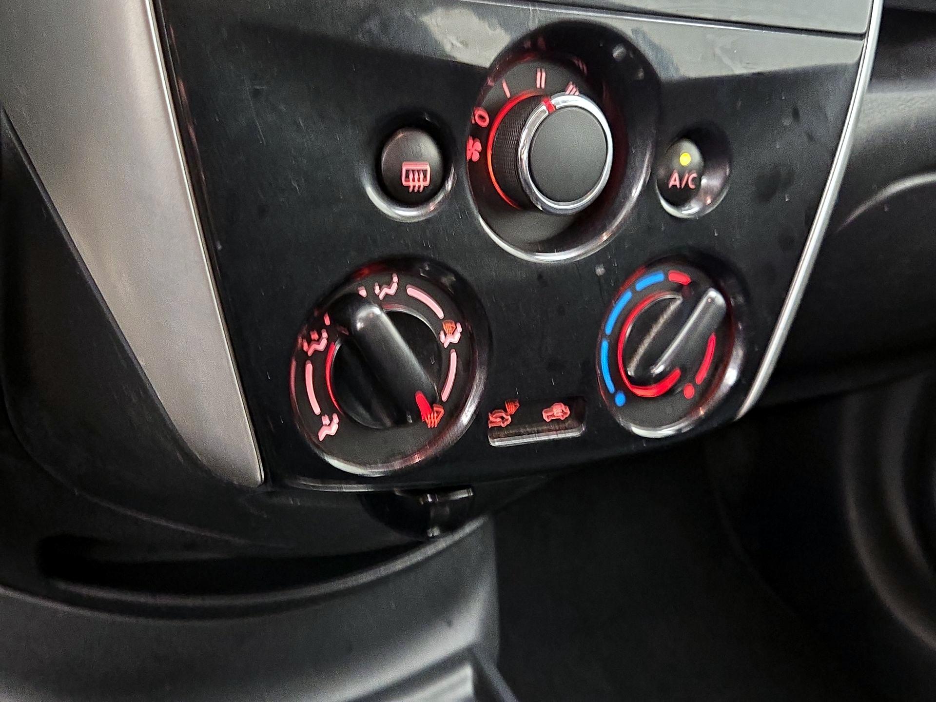 Thumbnail: 2016 Nissan Versa Note - 16