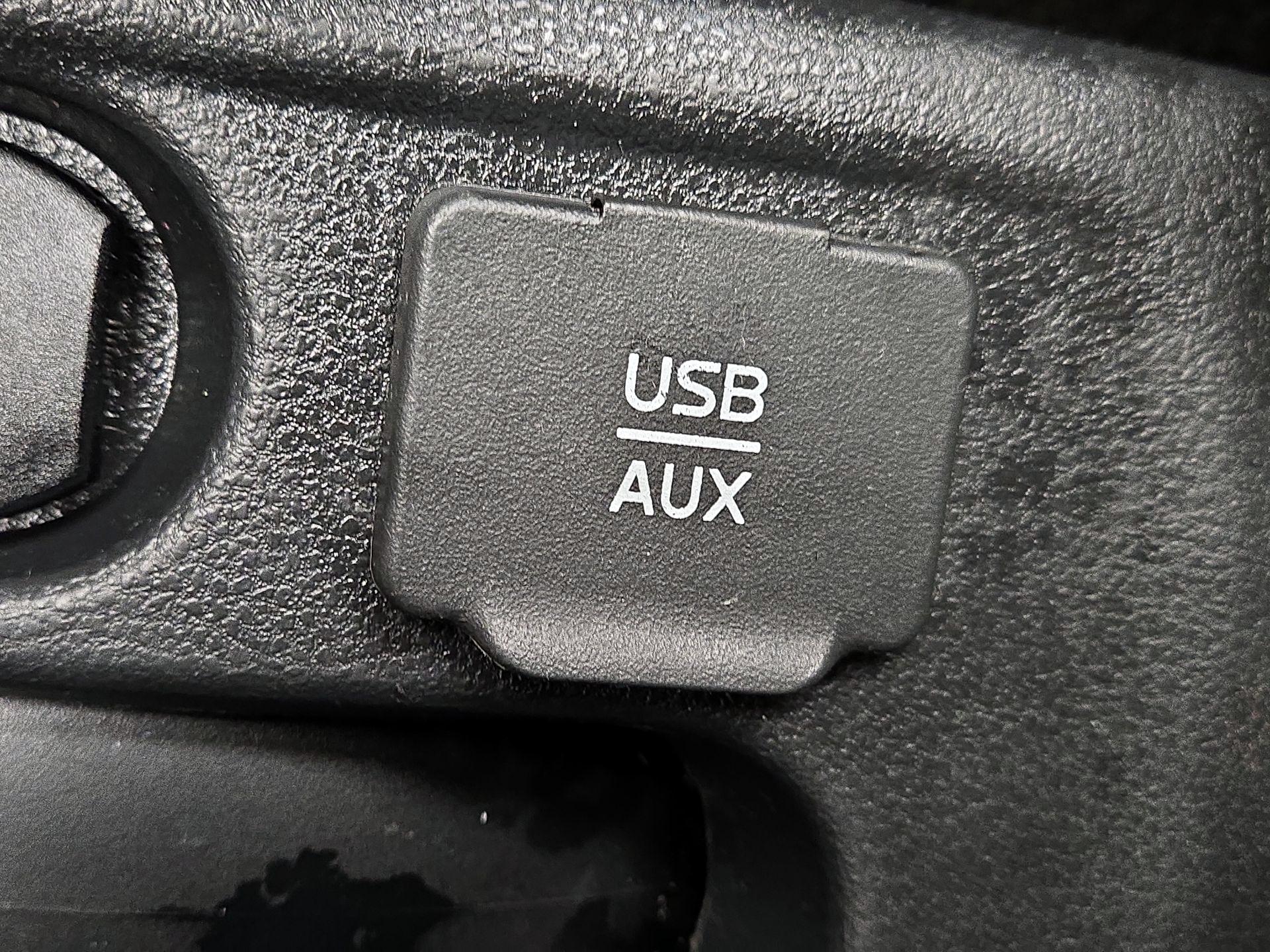 Thumbnail: 2016 Nissan Versa Note - 18