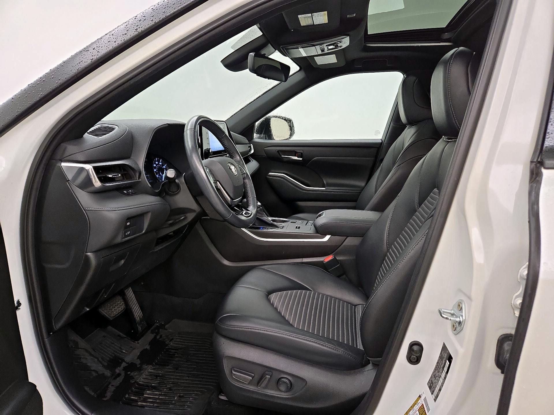 Thumbnail: 2021 Toyota Highlander - 11