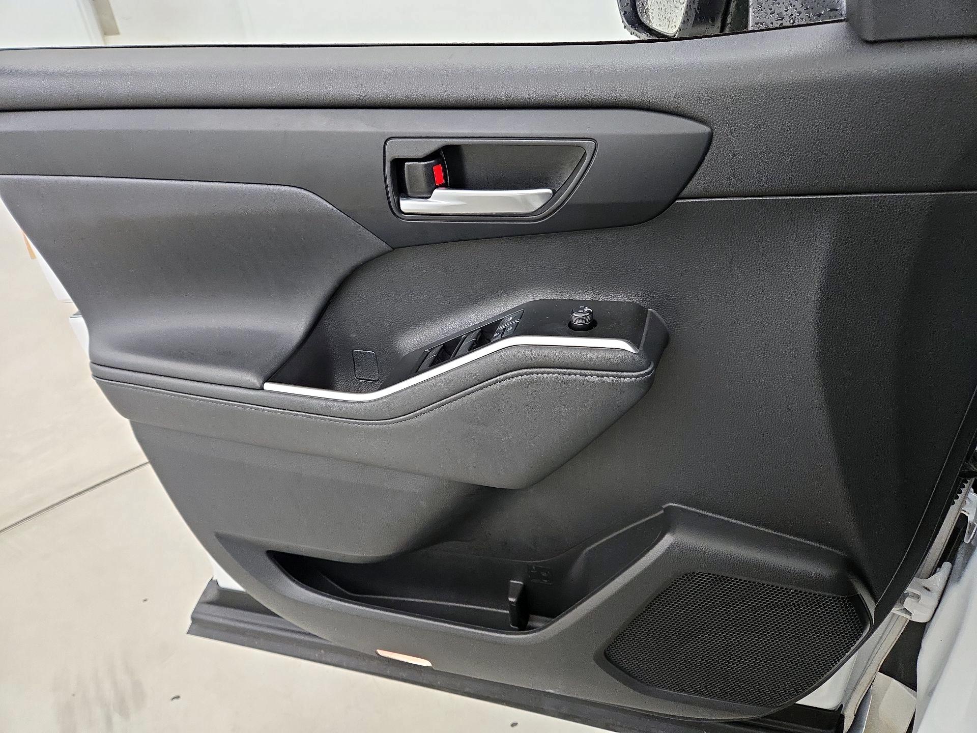 Thumbnail: 2021 Toyota Highlander - 12