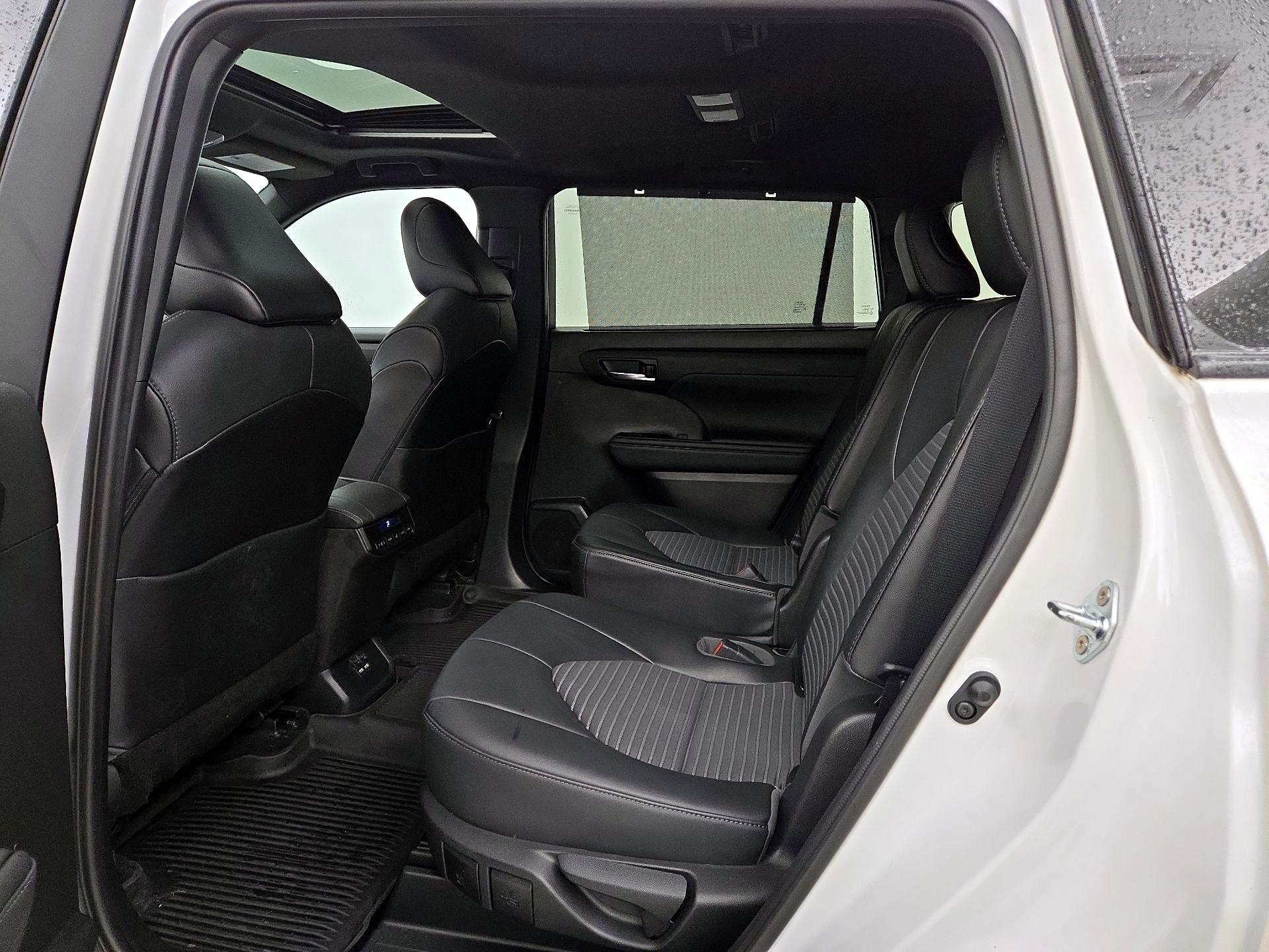 Thumbnail: 2021 Toyota Highlander - 20