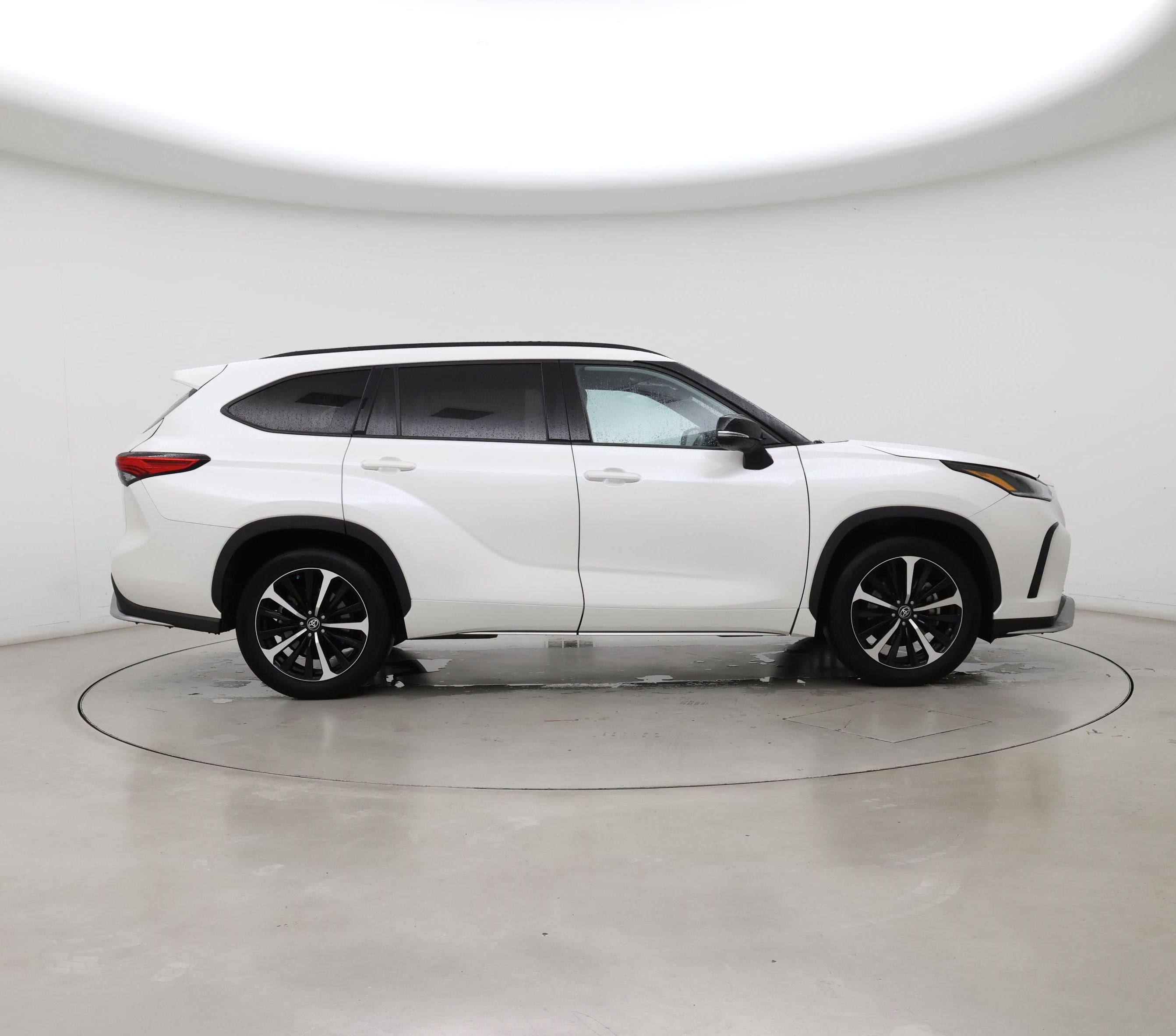 Thumbnail: 2021 Toyota Highlander - 7