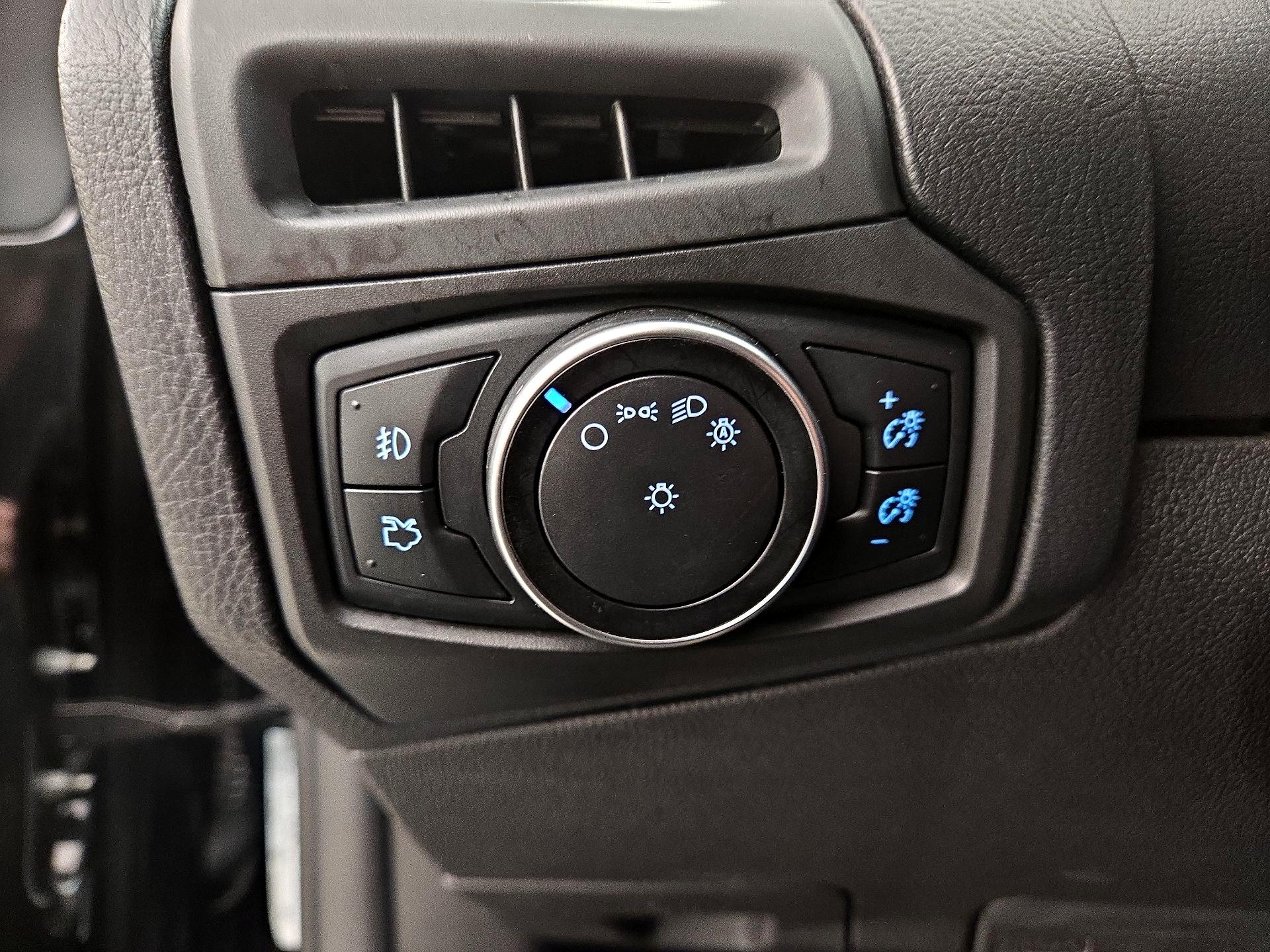 Thumbnail: 2015 Ford Focus - 13