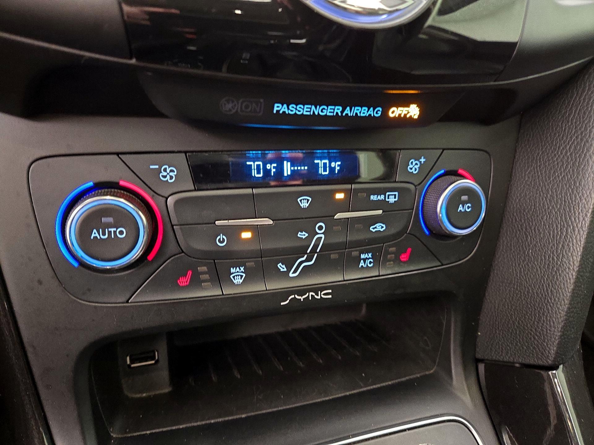 Thumbnail: 2015 Ford Focus - 16