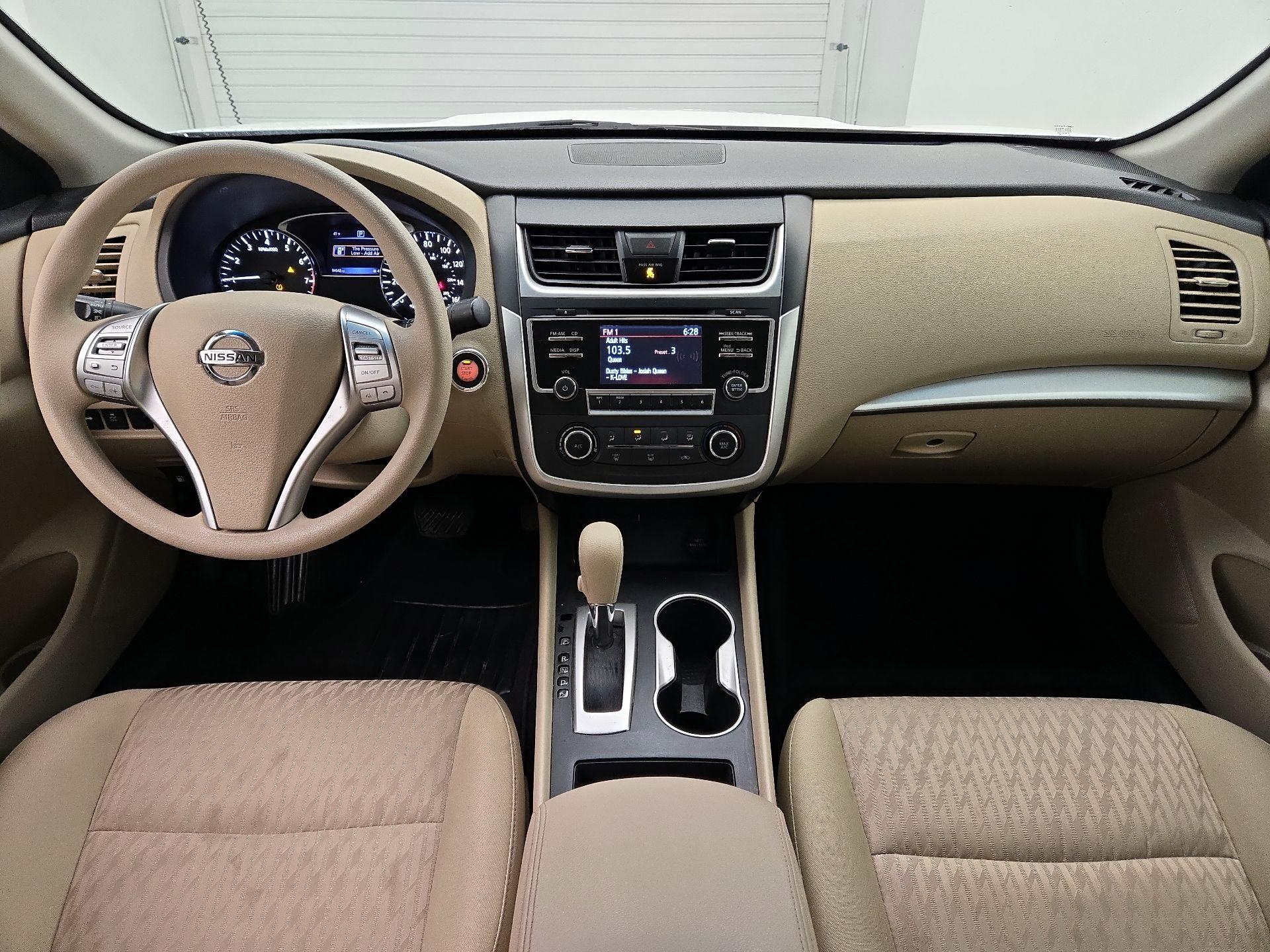 Thumbnail: 2017 Nissan Altima - 9