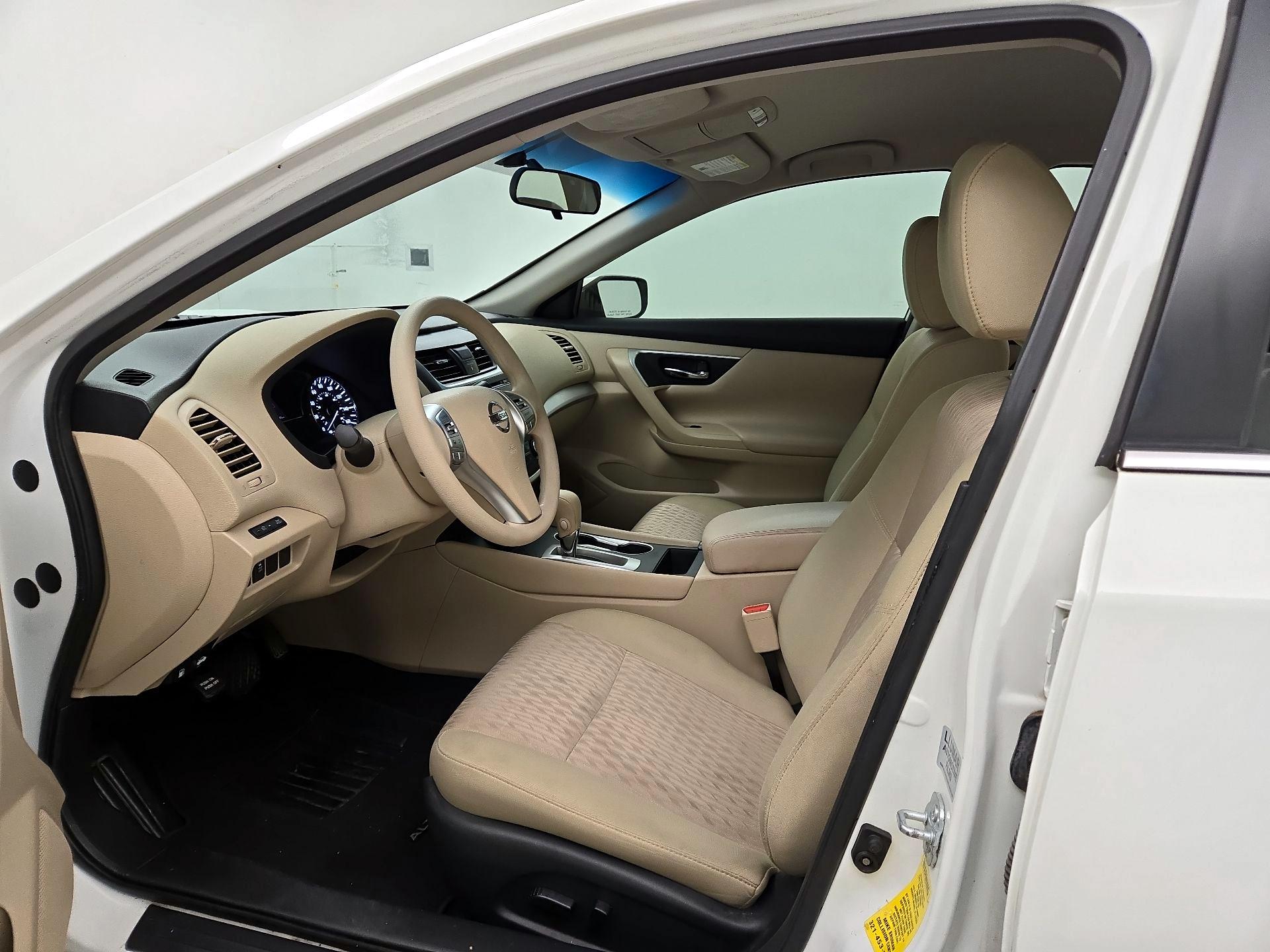 Thumbnail: 2017 Nissan Altima - 11