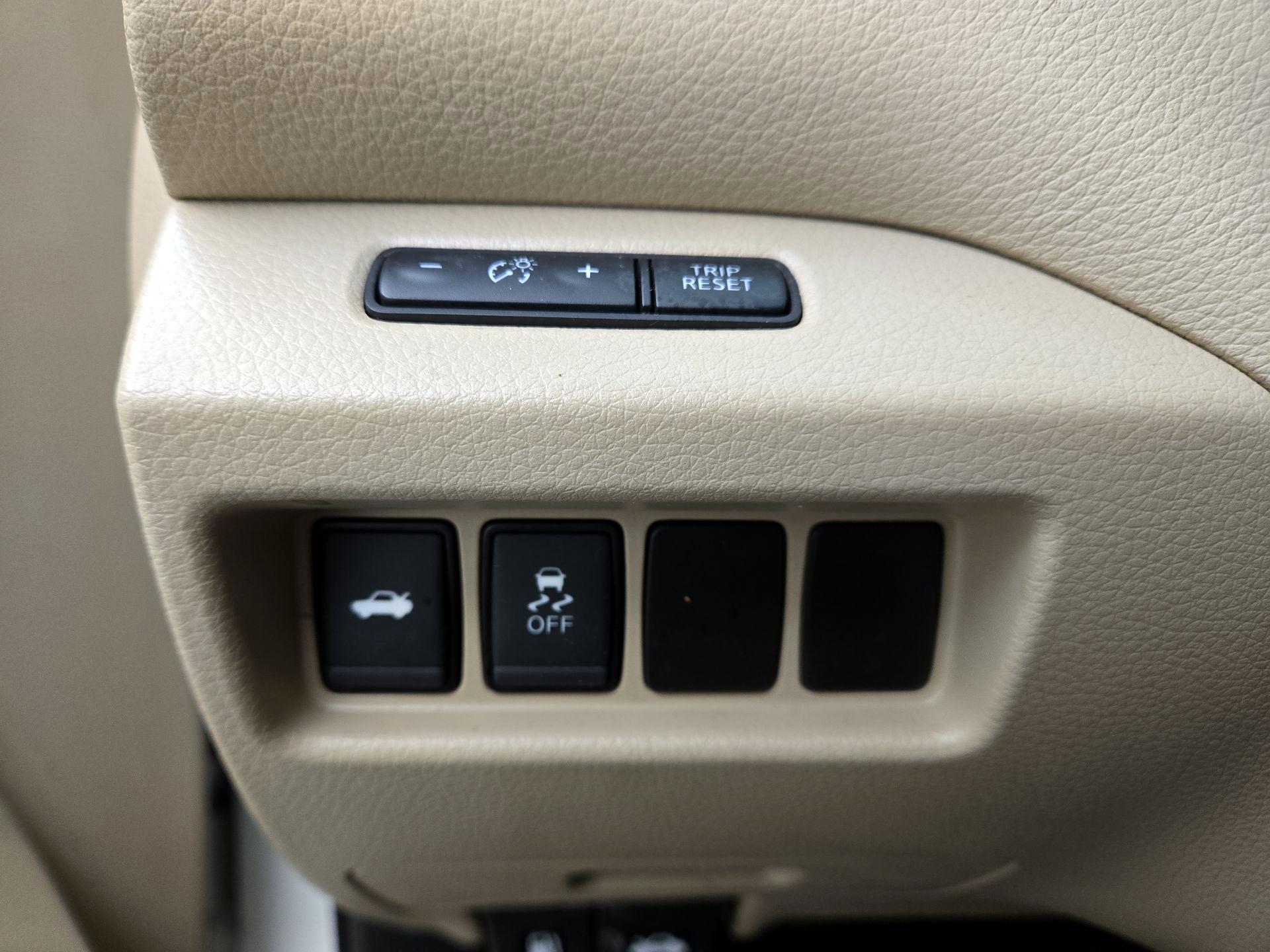 Thumbnail: 2017 Nissan Altima - 13