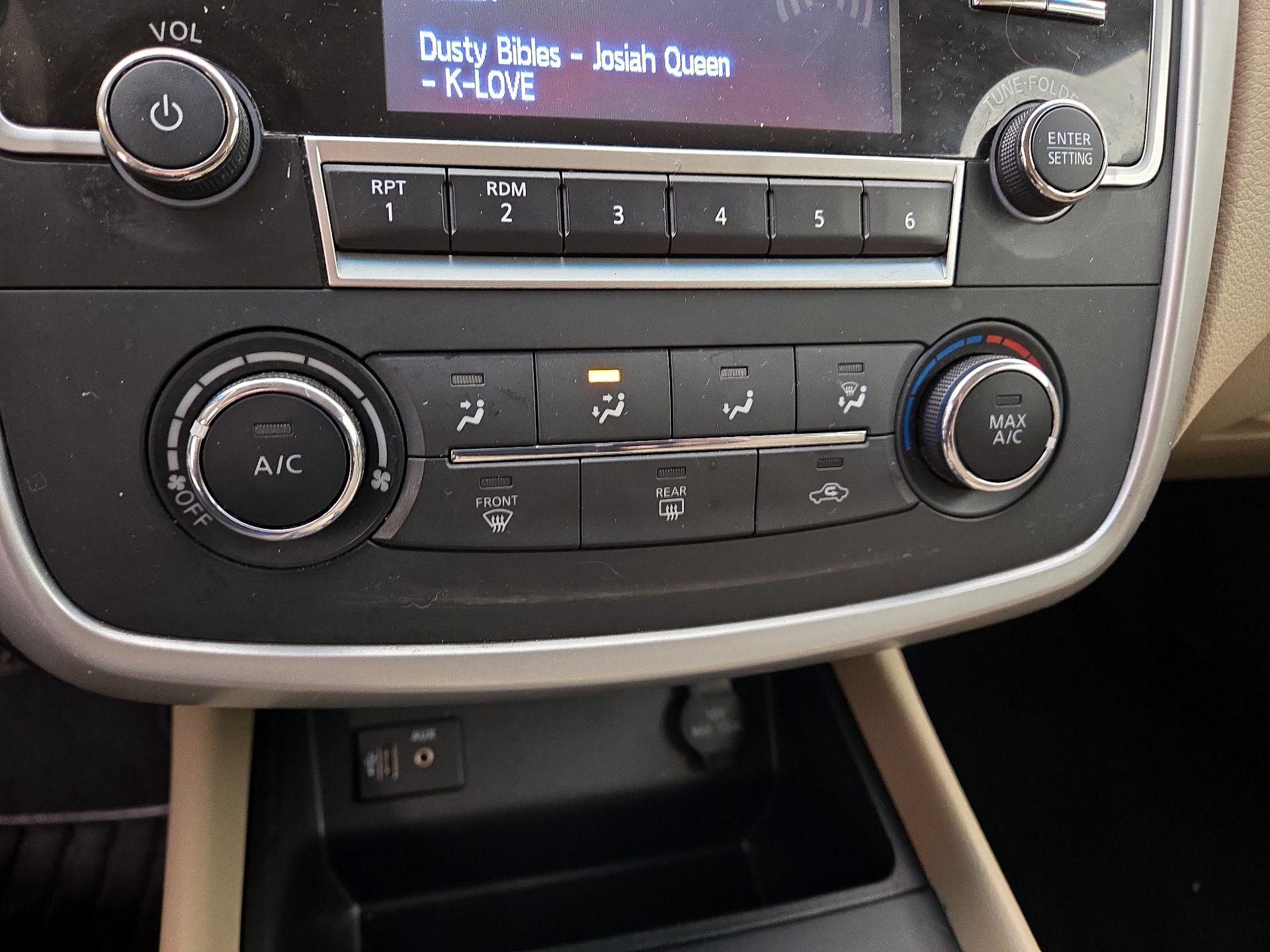 Thumbnail: 2017 Nissan Altima - 16