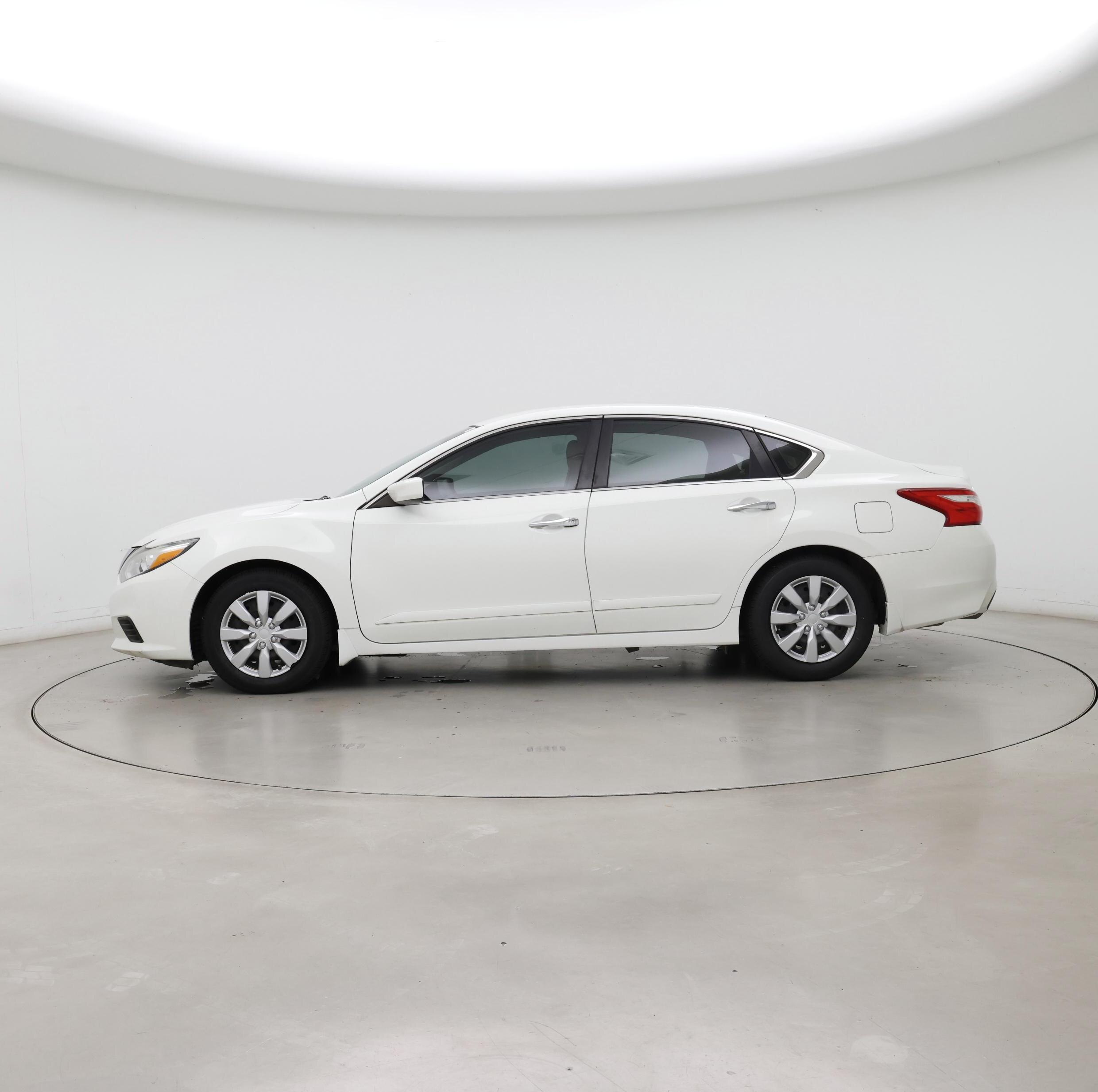 Thumbnail: 2017 Nissan Altima - 3