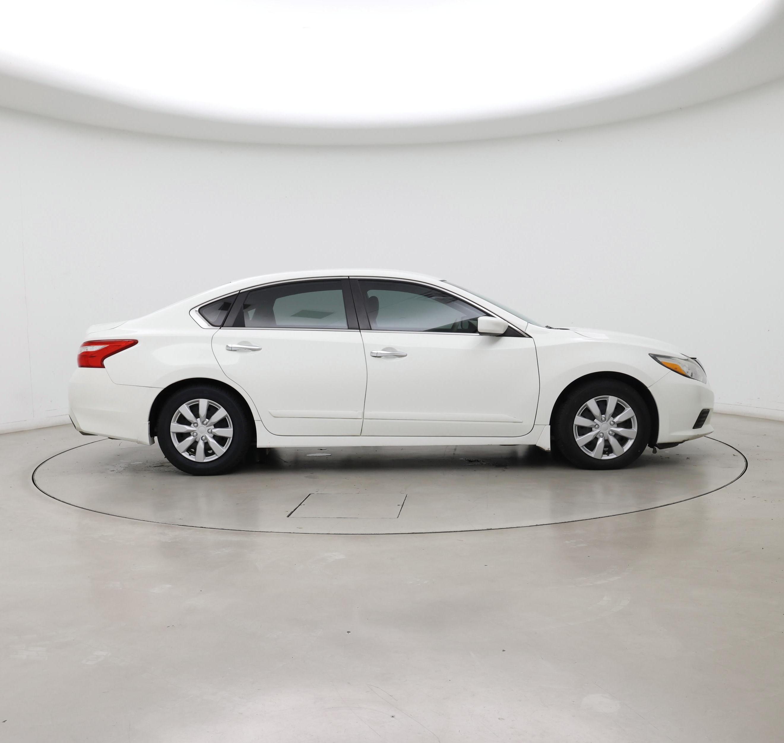 Thumbnail: 2017 Nissan Altima - 7