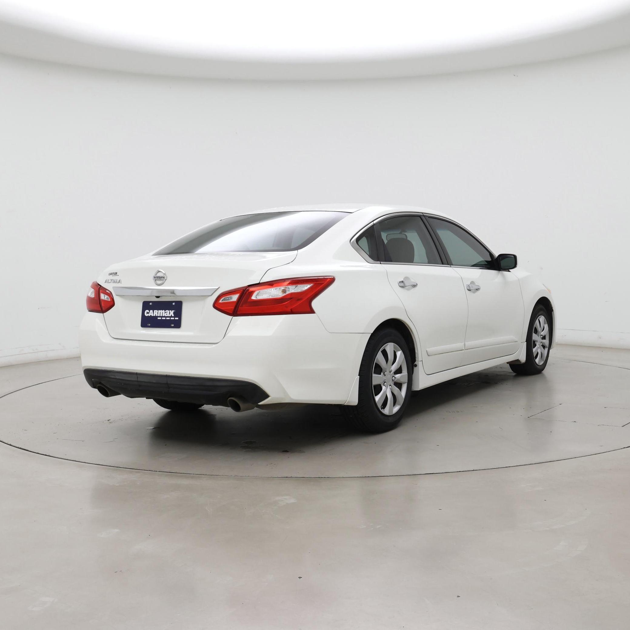 Thumbnail: 2017 Nissan Altima - 8