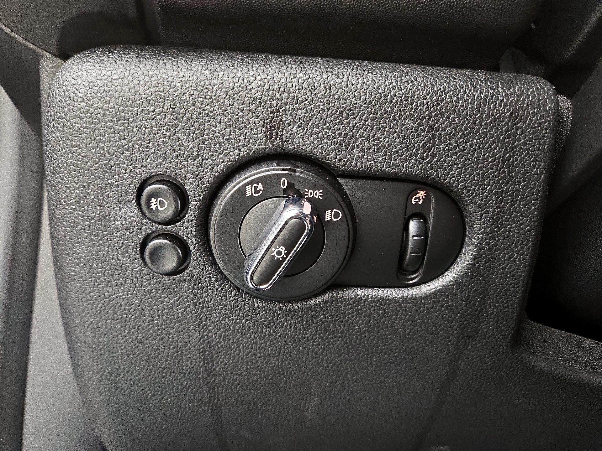 Thumbnail: 2020 MINI Cooper Hardtop - 13