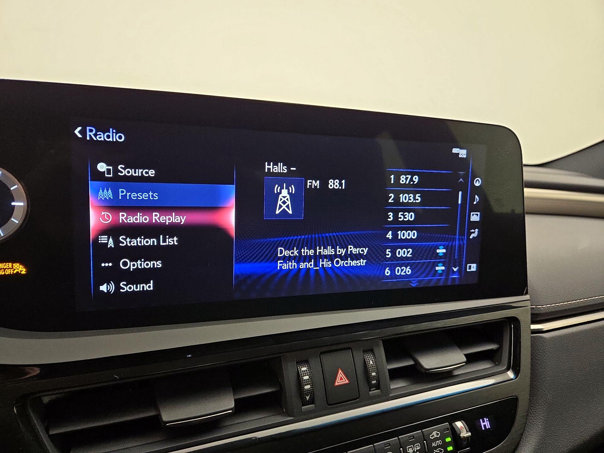 Thumbnail: 2022 Lexus ES - 16