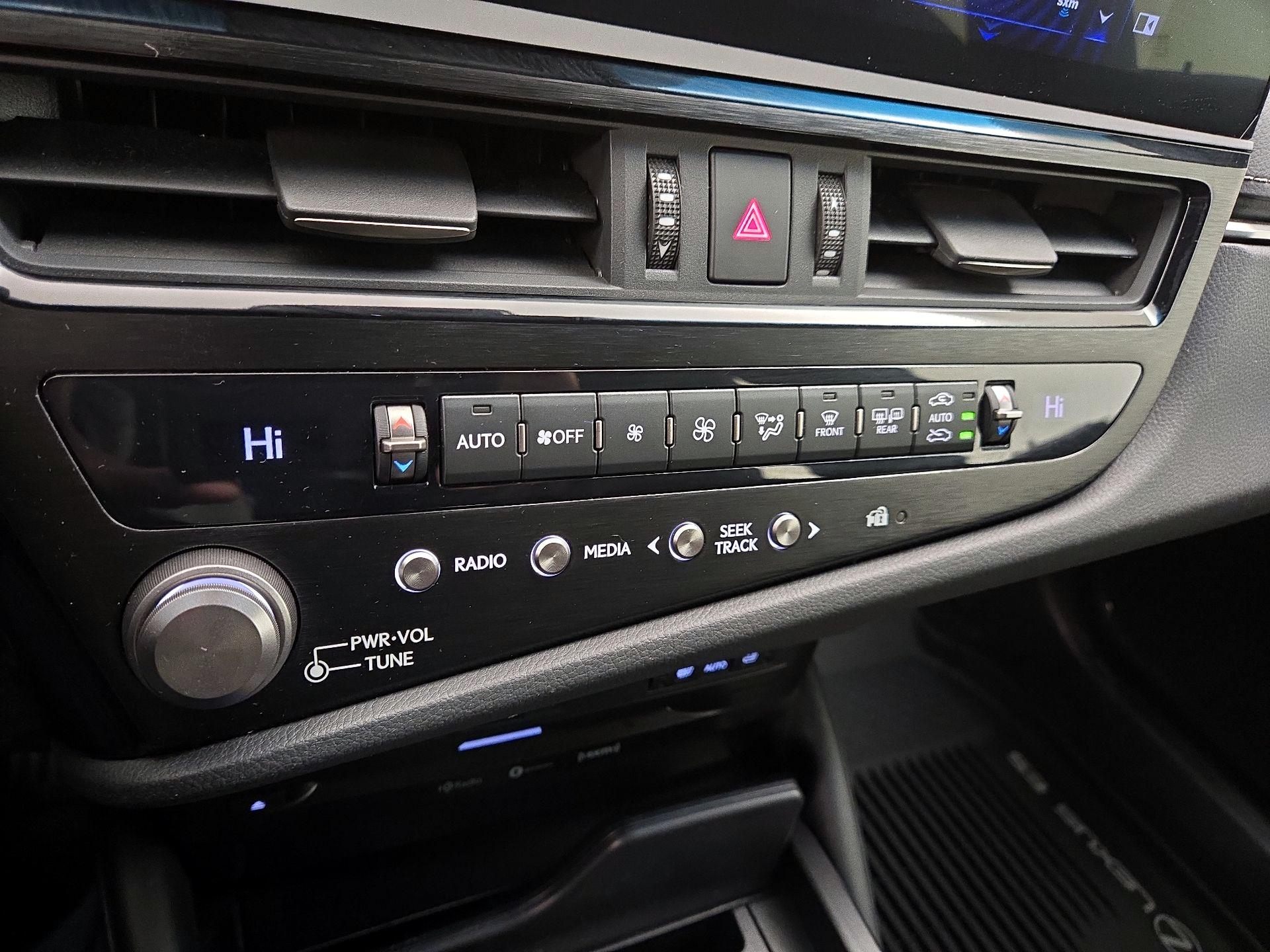 Thumbnail: 2022 Lexus ES - 17