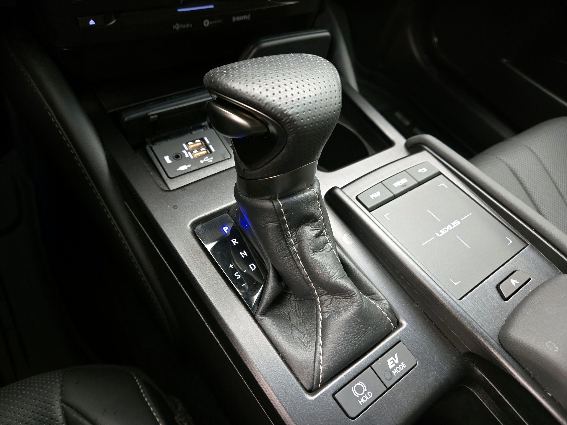 Thumbnail: 2022 Lexus ES - 18