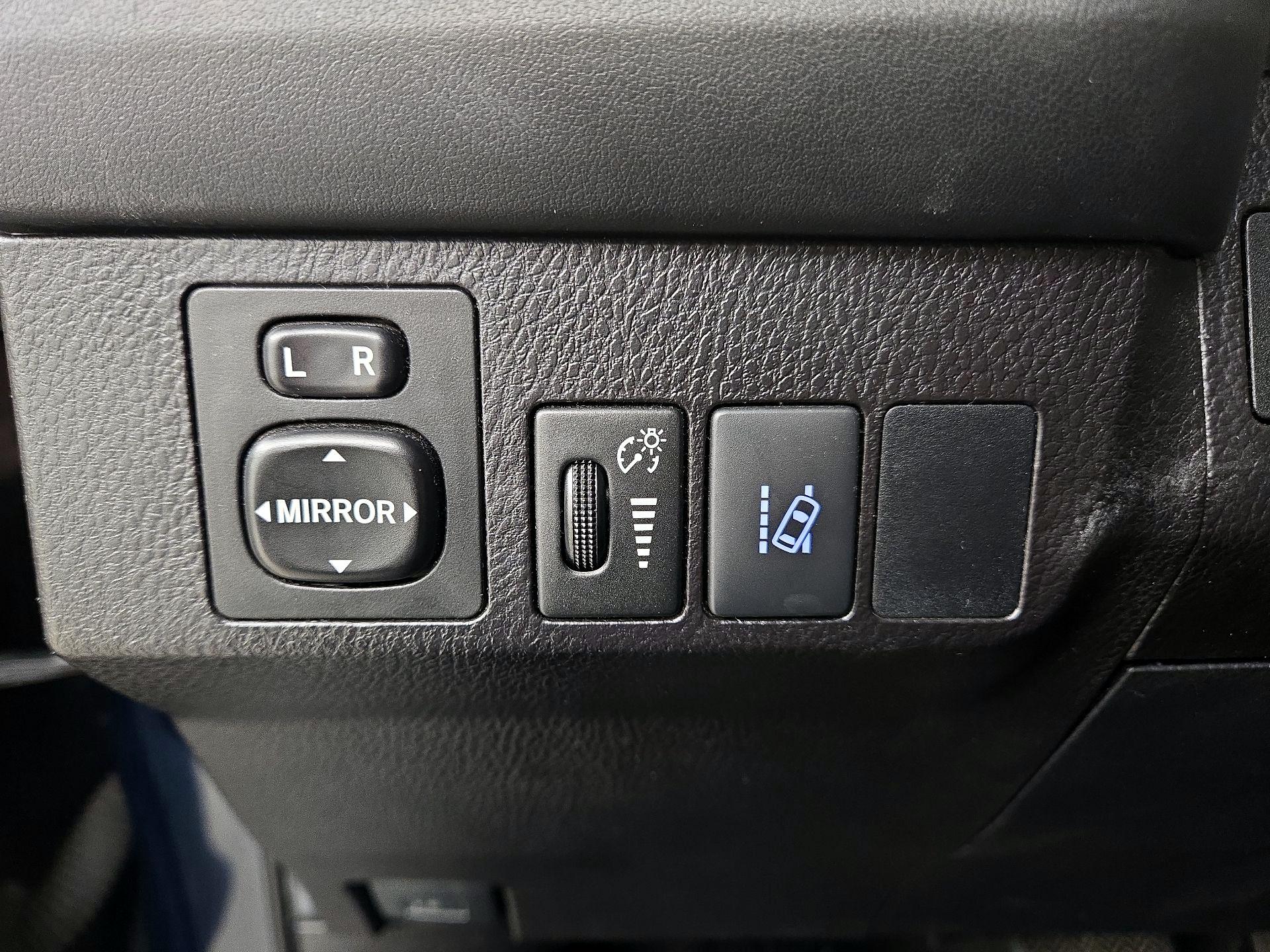 Thumbnail: 2018 Toyota RAV4 - 13