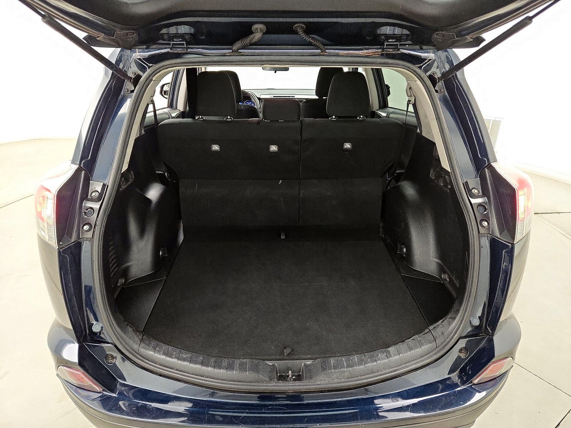 Thumbnail: 2018 Toyota RAV4 - 20