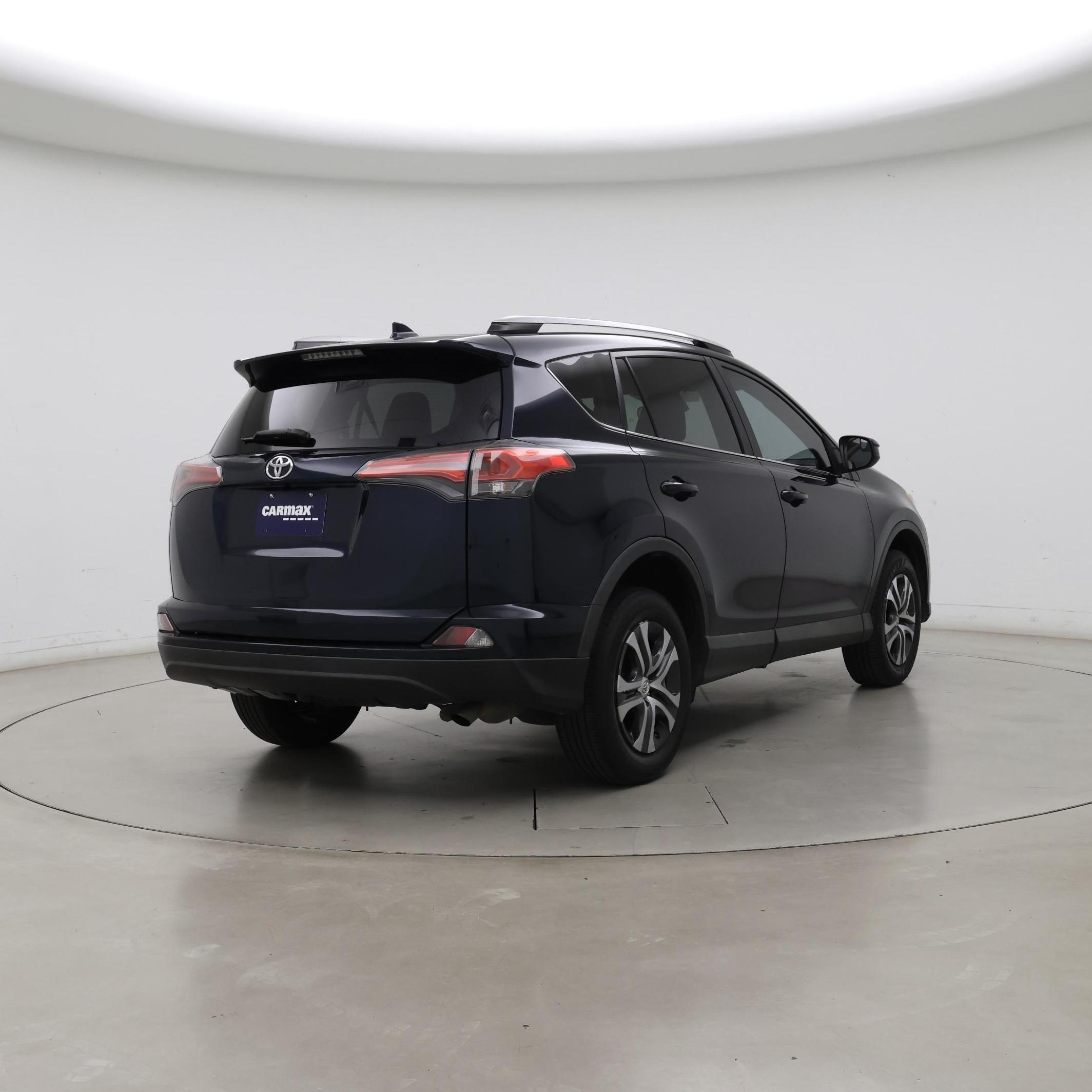 Thumbnail: 2018 Toyota RAV4 - 8