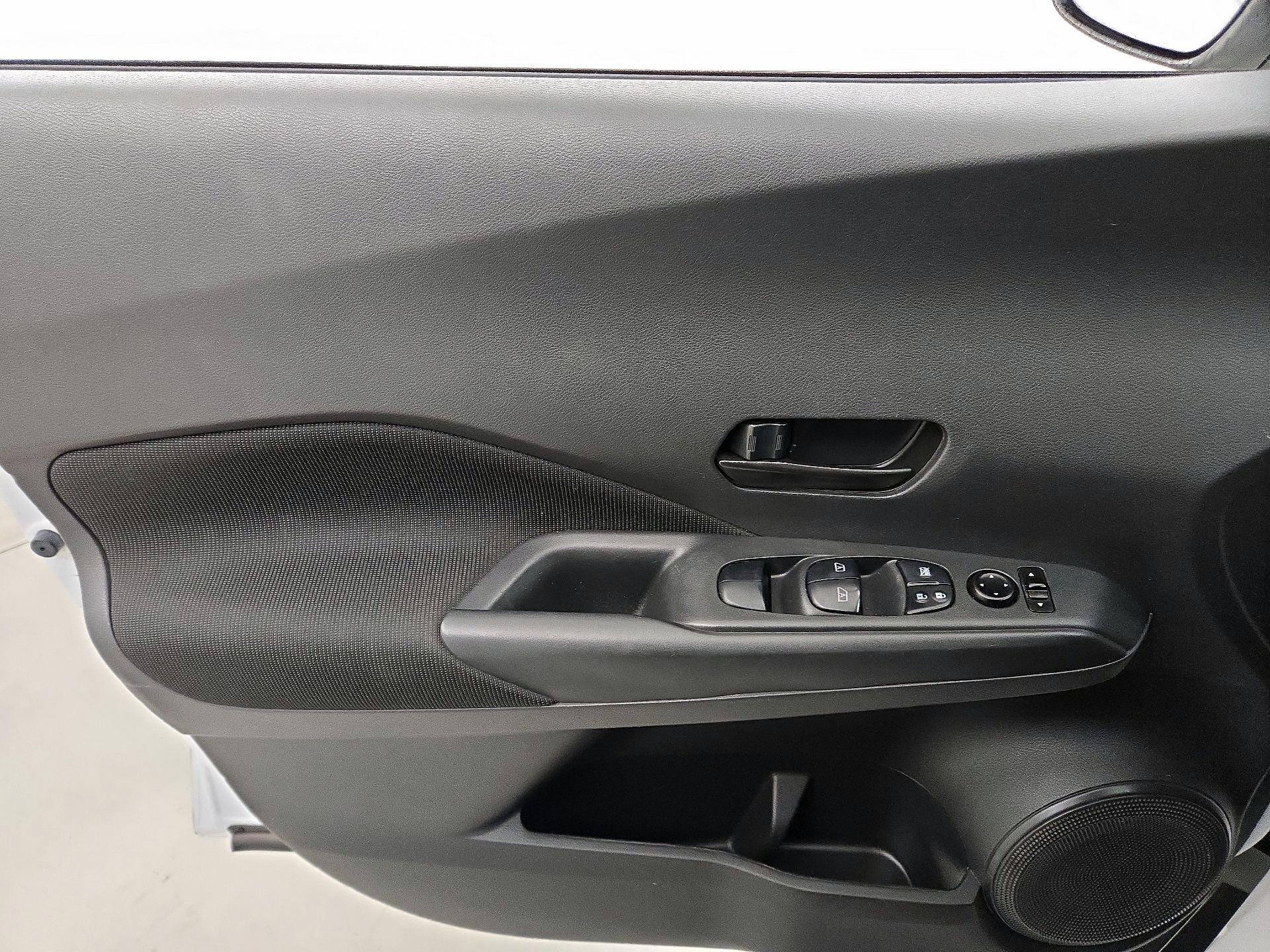 Thumbnail: 2021 Nissan Kicks - 12