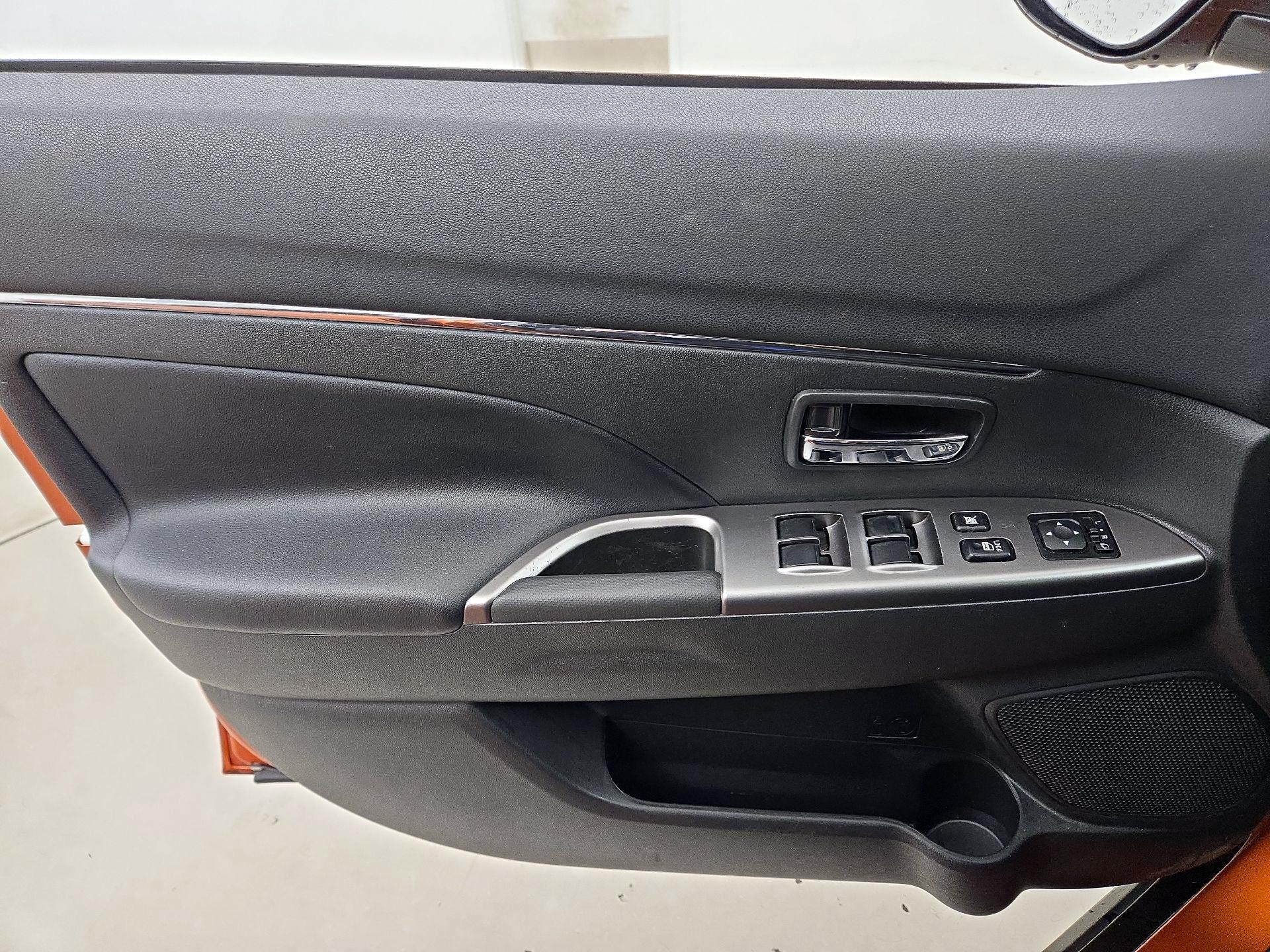 Thumbnail: 2023 Mitsubishi Outlander Sport - 12