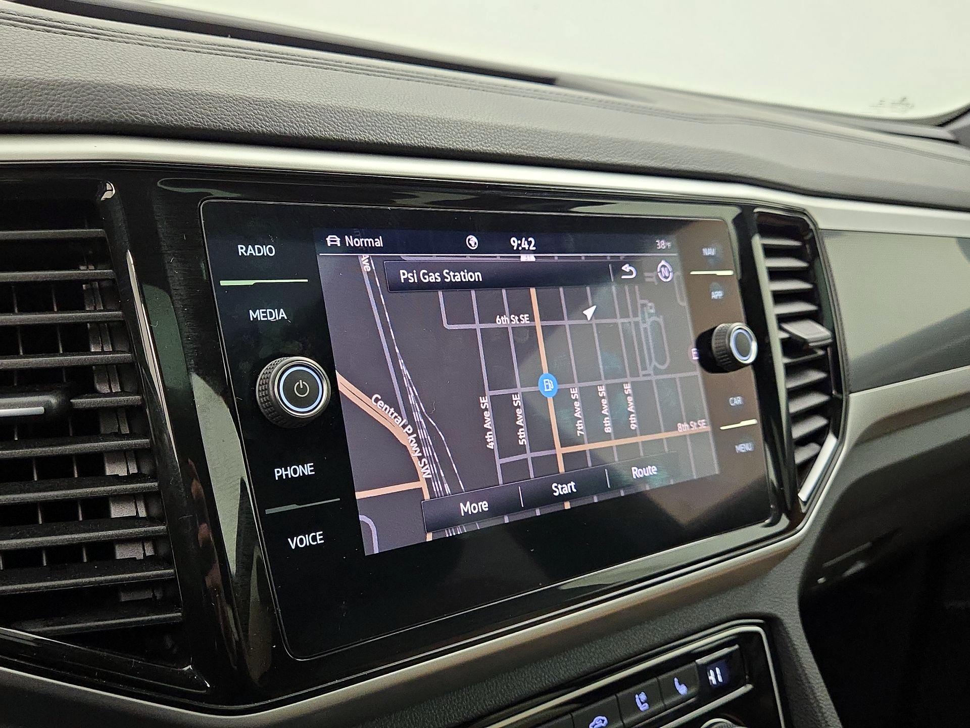 Thumbnail: 2022 Volkswagen Atlas - 14