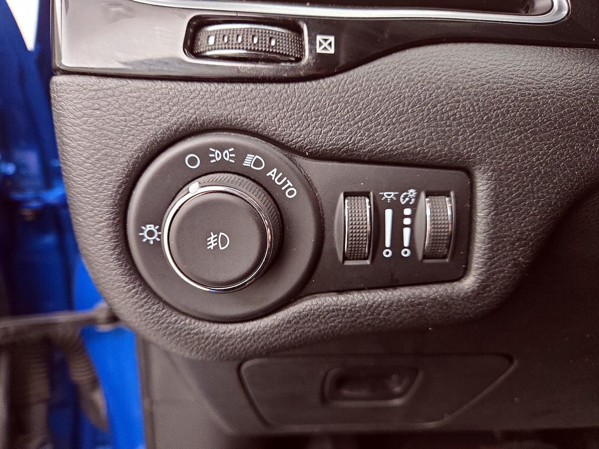 Thumbnail: 2022 Jeep Cherokee - 13