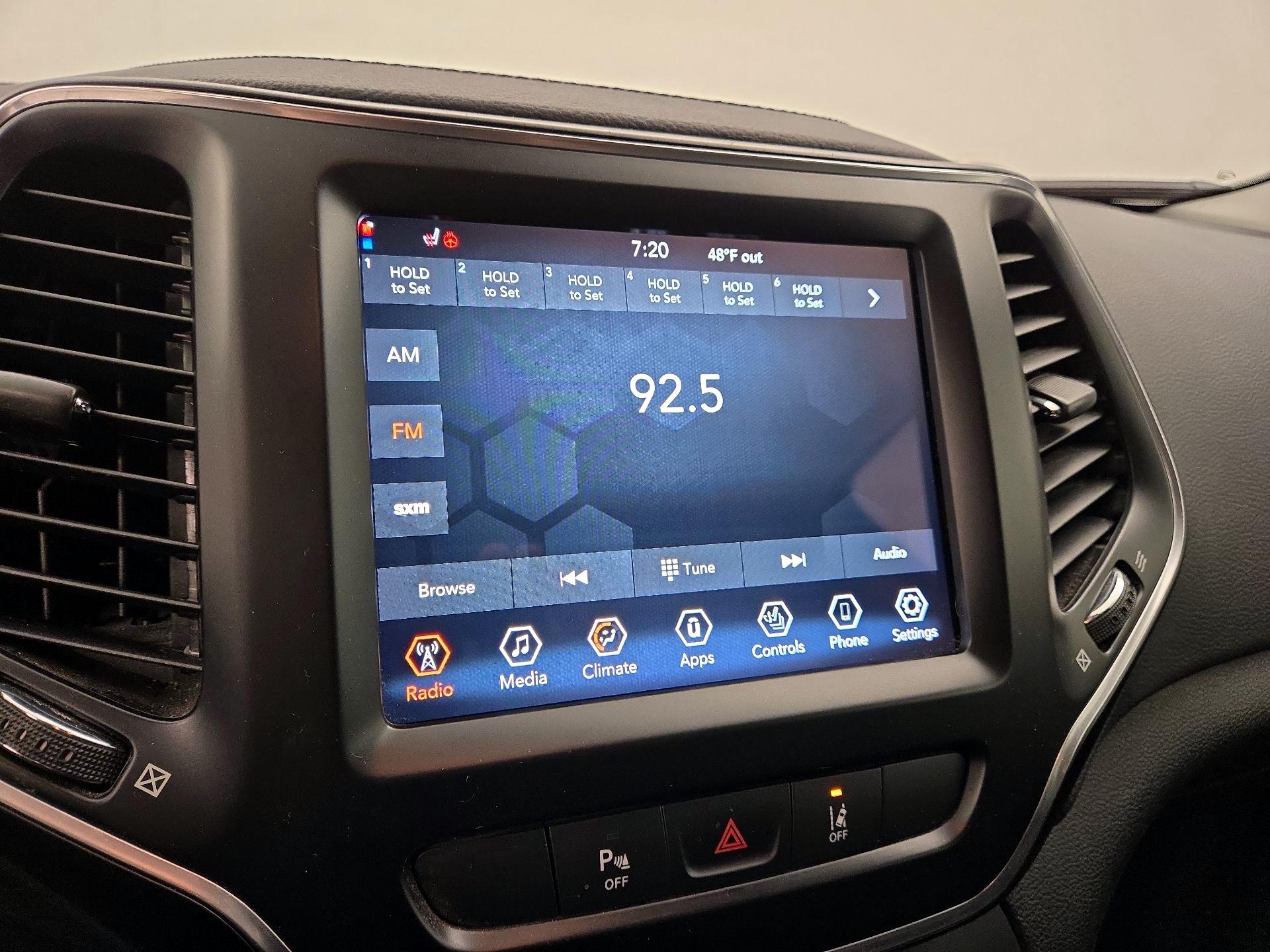 Thumbnail: 2022 Jeep Cherokee - 15