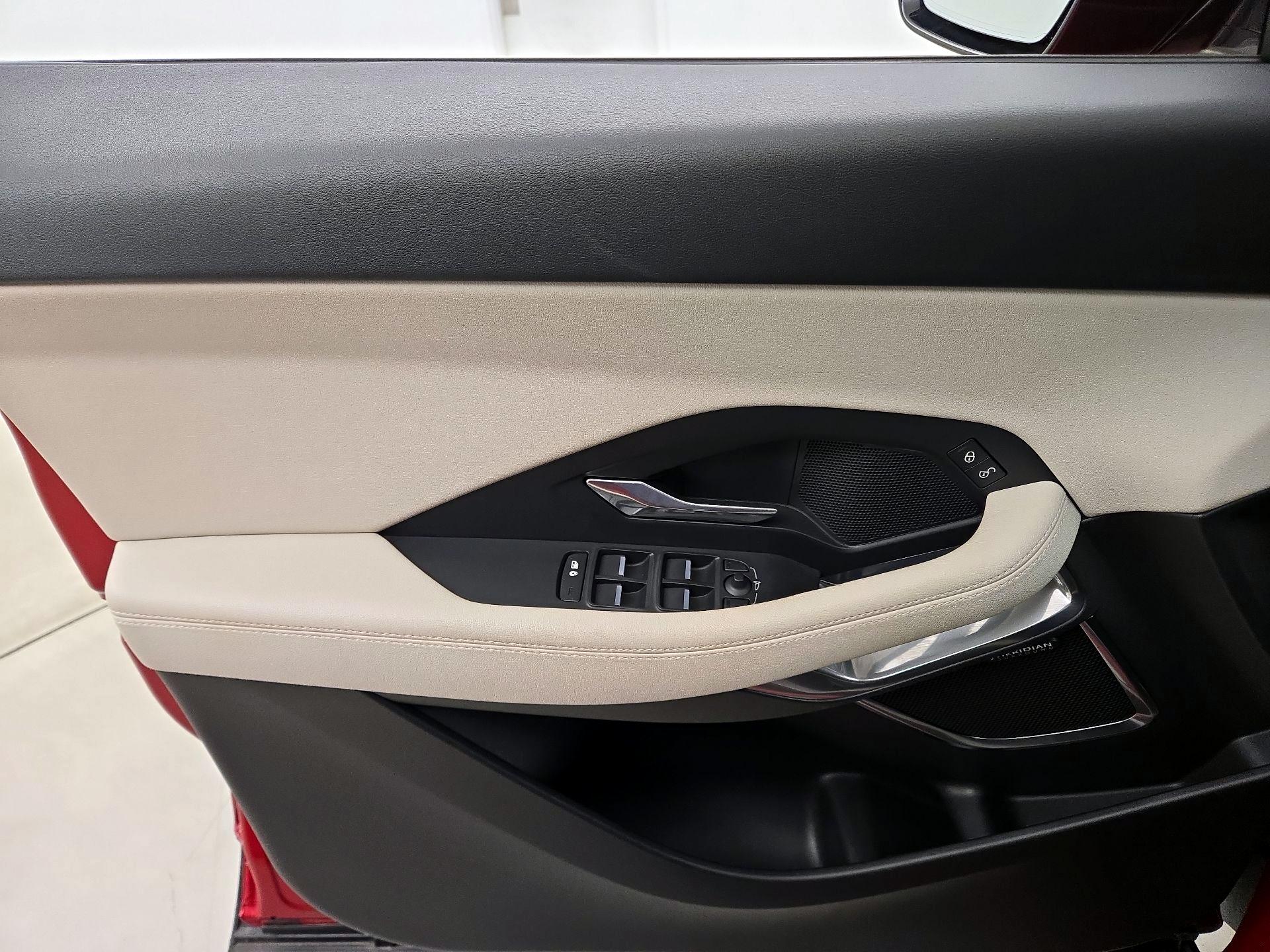 Thumbnail: 2019 Jaguar E-Pace - 12